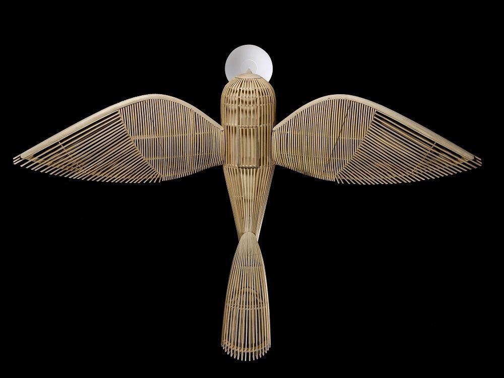Dimmbare Big Bird Pendelleuchte von LZF Lamps, Skulptur in Vogelform aus Holzstäben.