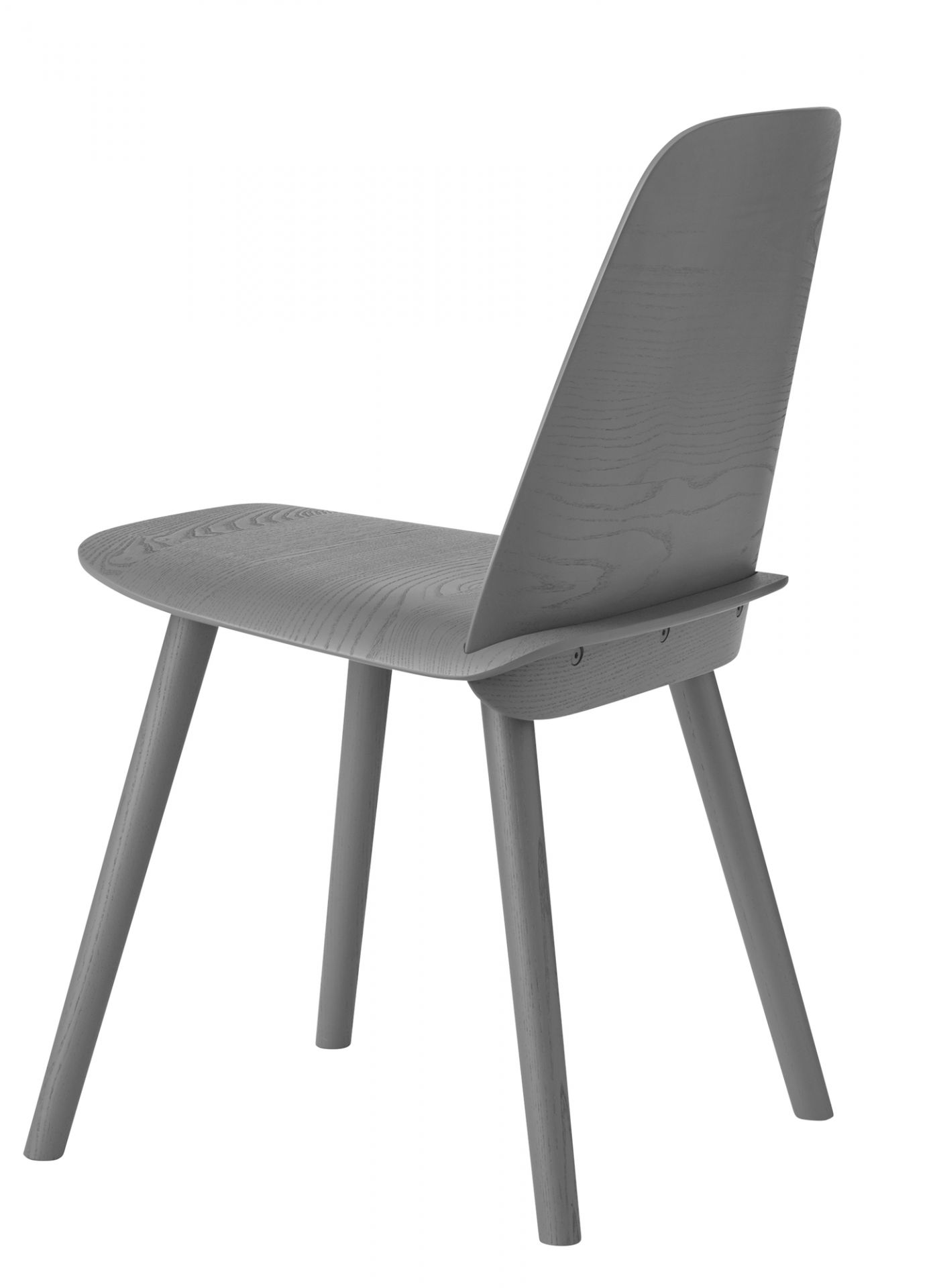 Grauer Nerd Chair Stuhl von Muuto, Holzstuhl mit Rückenlehne und drei Beinen.