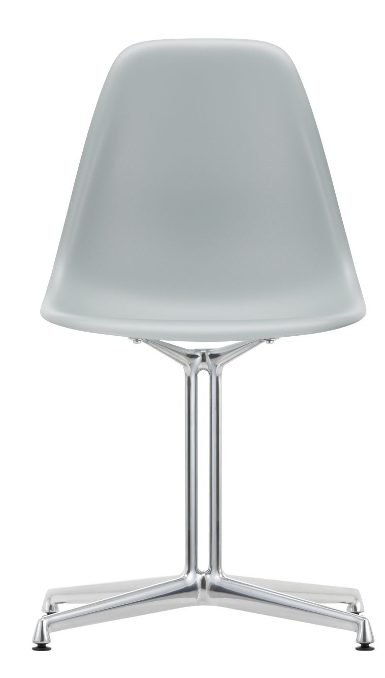Eames Fiberglass Side Chair DSL Stuhl von Vitra in Hellgrau mit verchromtem Fußkreuz.