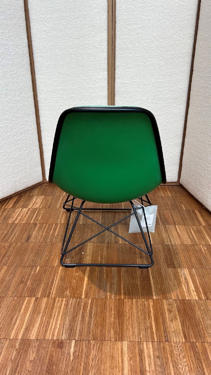 Eames Plastic Side Chair LSR Volledig gestoffeerde stoel Vitra TENTOONSTELLINGSSTUK