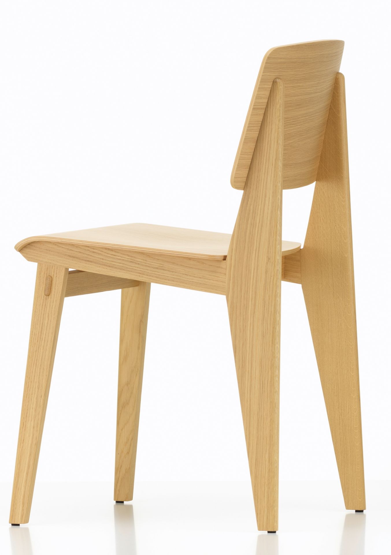 Vitra Chaise Tout Bois Stuhl aus hellem Holz, Seitenansicht auf weißem Hintergrund, Designklassiker.