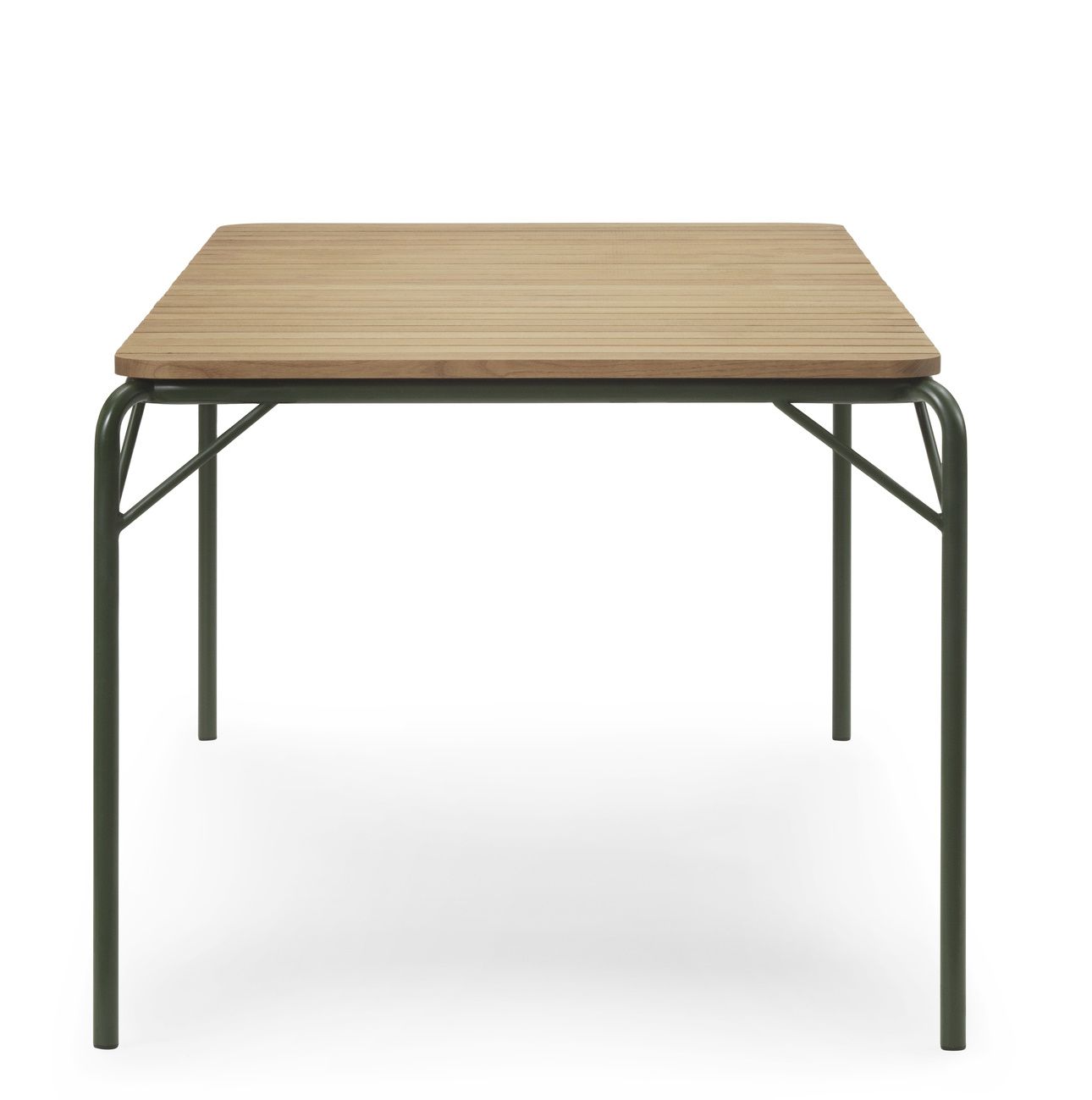 Normann Copenhagen Vig Table Outdoor 90x200 cm mit Holzplatte und grünem Stahlgestell.