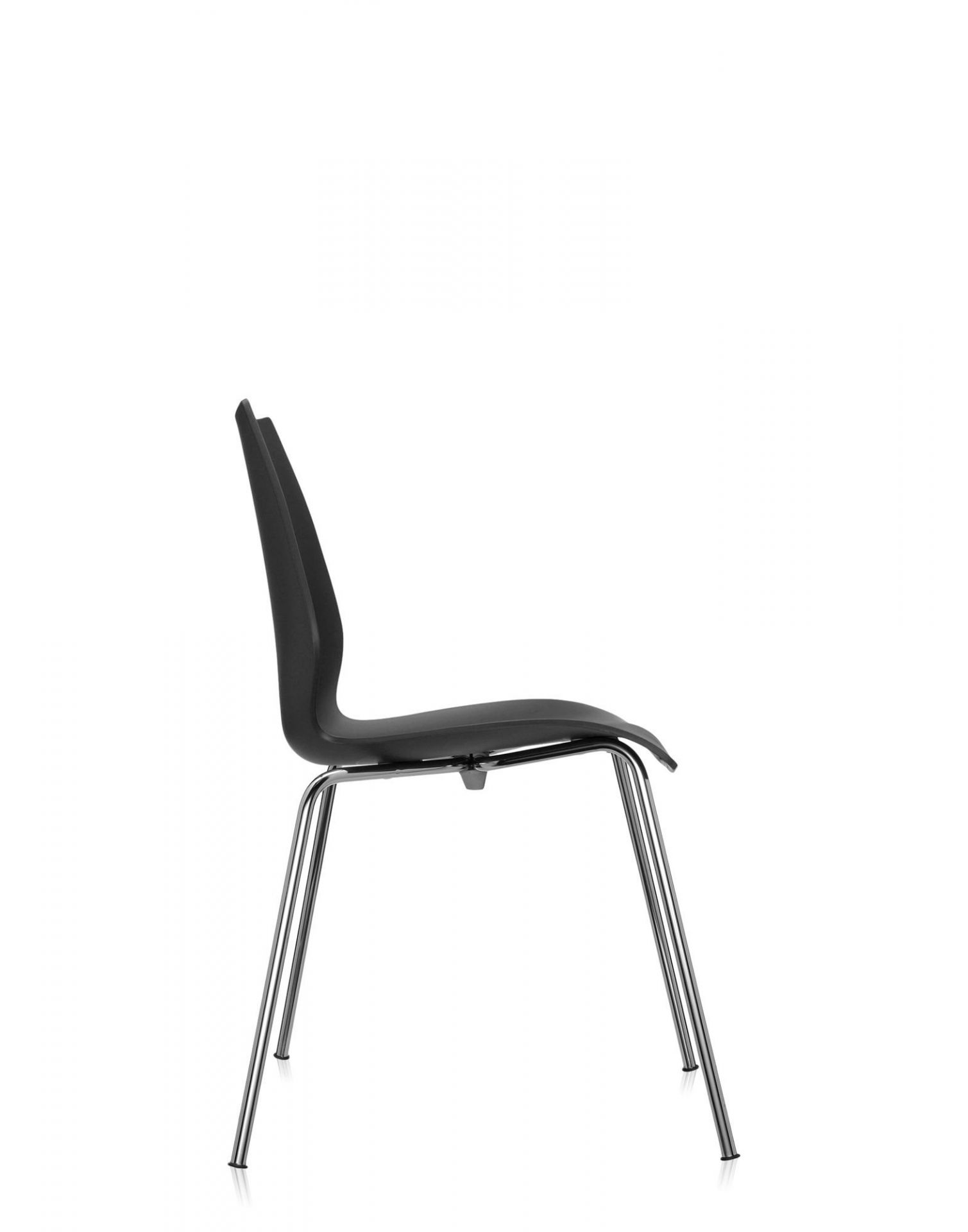 Anthrazitfarbener Kartell Stuhl ohne Armlehne mit verchromtem Gestell, Seitenansicht. Designstuhl für Esszimmer und Büro.