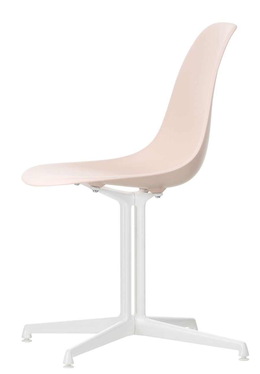 Eames Side Chair DSL von Vitra, hellrosa Fiberglas Sitzschale mit weißem Untergestell.