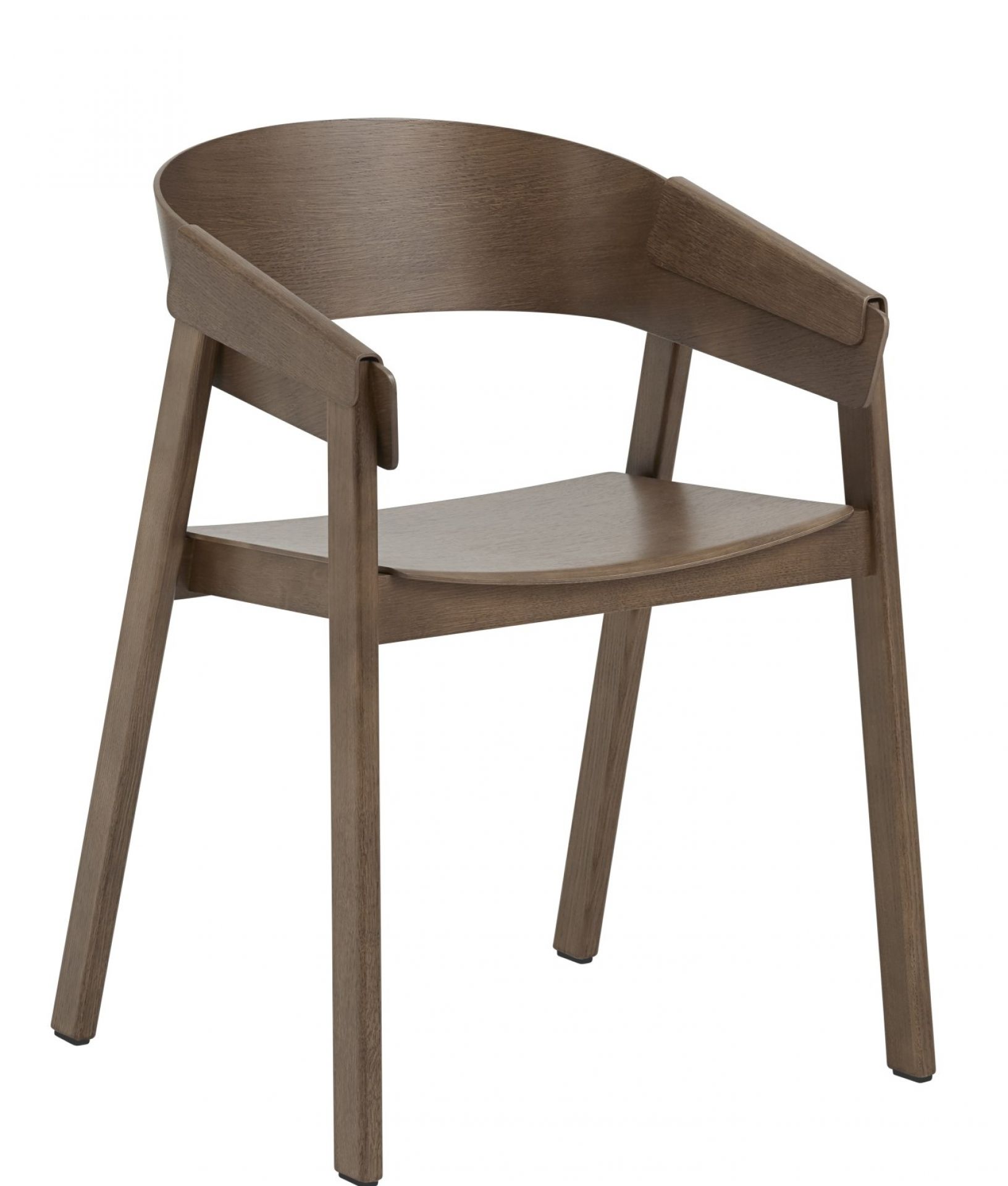 Muuto Cover Chair Stuhl aus Holz, braun, mit abgerundeter Rückenlehne und Armlehnen.