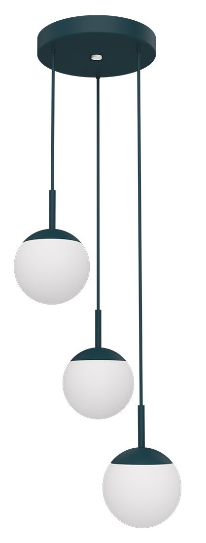 Mooon Triple Pendelleuchte von Fermob in Dunkelgrün mit drei runden, weißen Lampenschirmen.