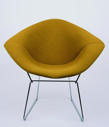 Gelber Diamond Sessel von Knoll International mit verchromtem Drahtgestell. Designklassiker für modernes Wohnen.