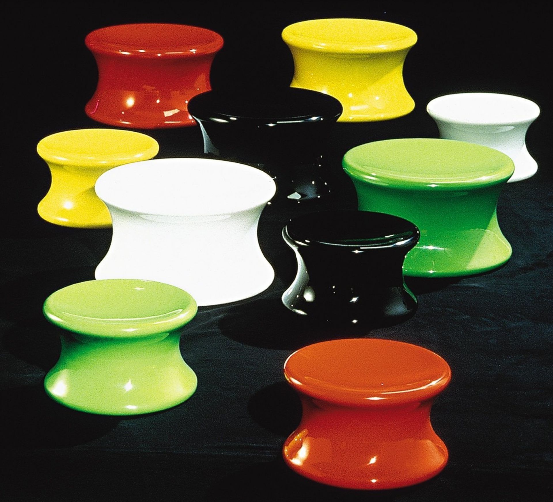 Weißer Mushroom Hocker von Eero Aarnio Originals, kleiner Design Hocker für Kinder und Erwachsene.