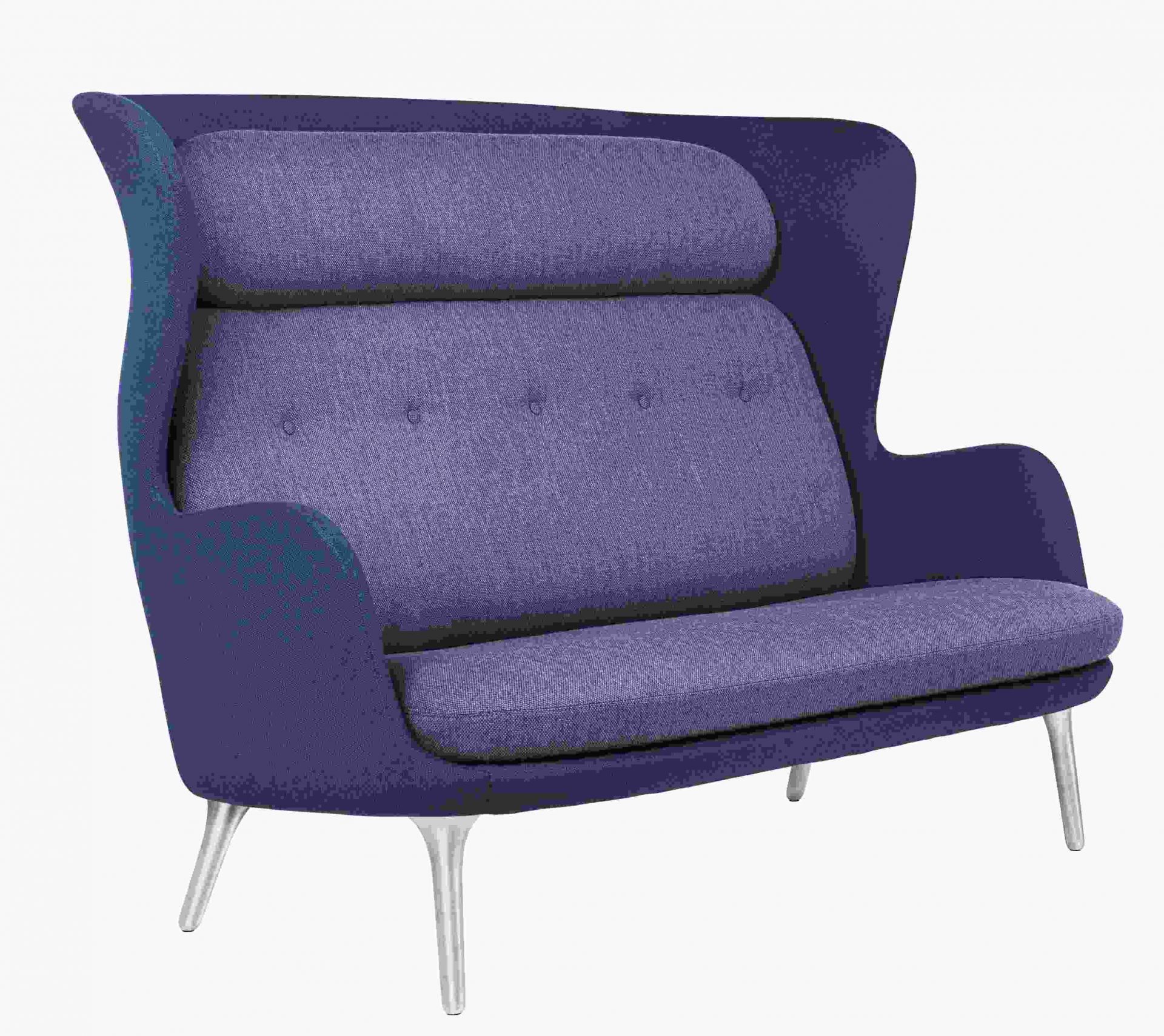 Nahaufnahme des Ro 2-Sitzer Sofas von Fritz Hansen in Lila mit hoher Rückenlehne und silbernen Beinen.
