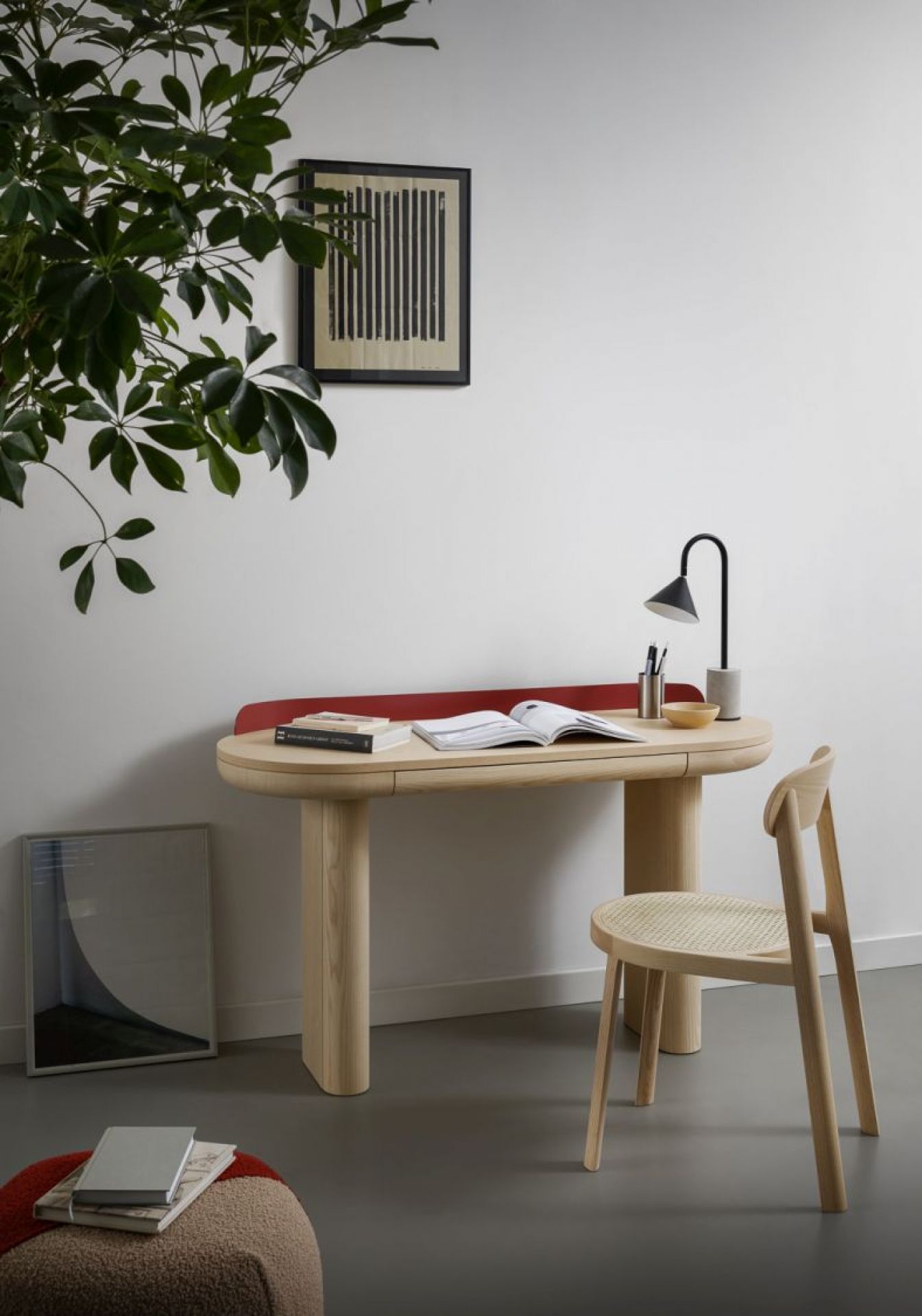 Brulla Stuhl von Miniforms aus Esche, schwarz gebeizt. Moderner Holzstuhl mit geflochtener Sitzfläche.