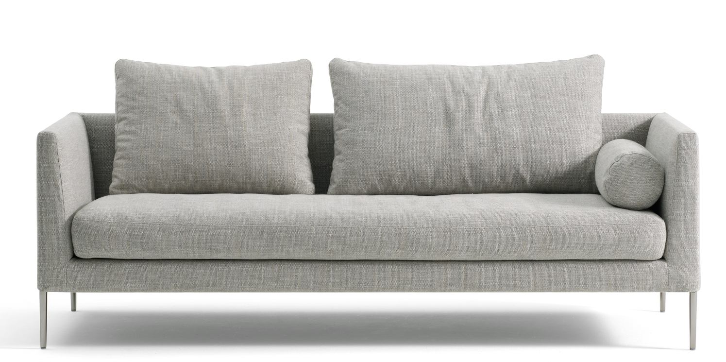 Helles Pilotis Sofa von Cor ohne Rückenkissen mit zwei Kissen und einer Rolle.