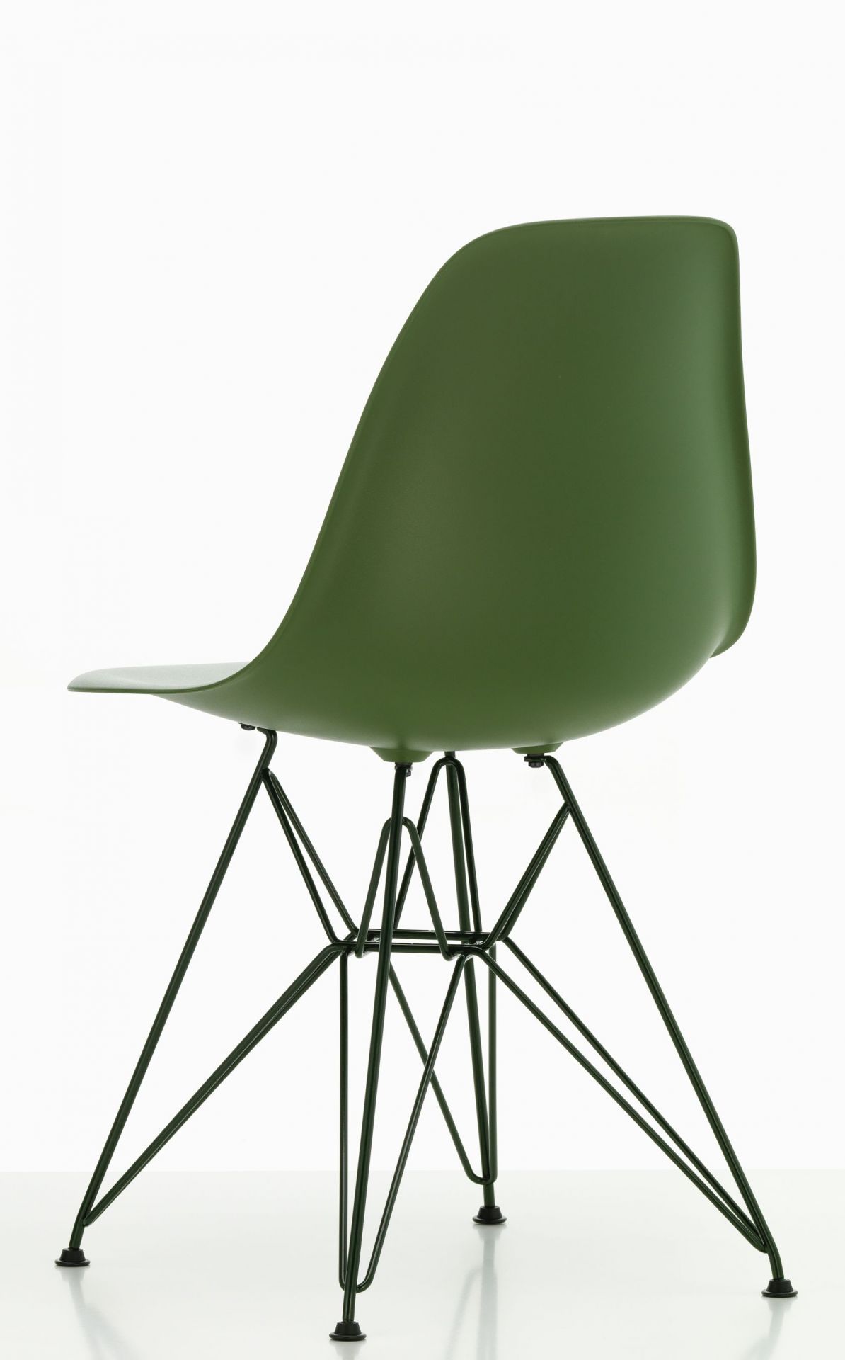 Grüner Eames Plastic Side Chair DSR Stuhl von Vitra mit verchromtem Eiffelgestell, Rückansicht.