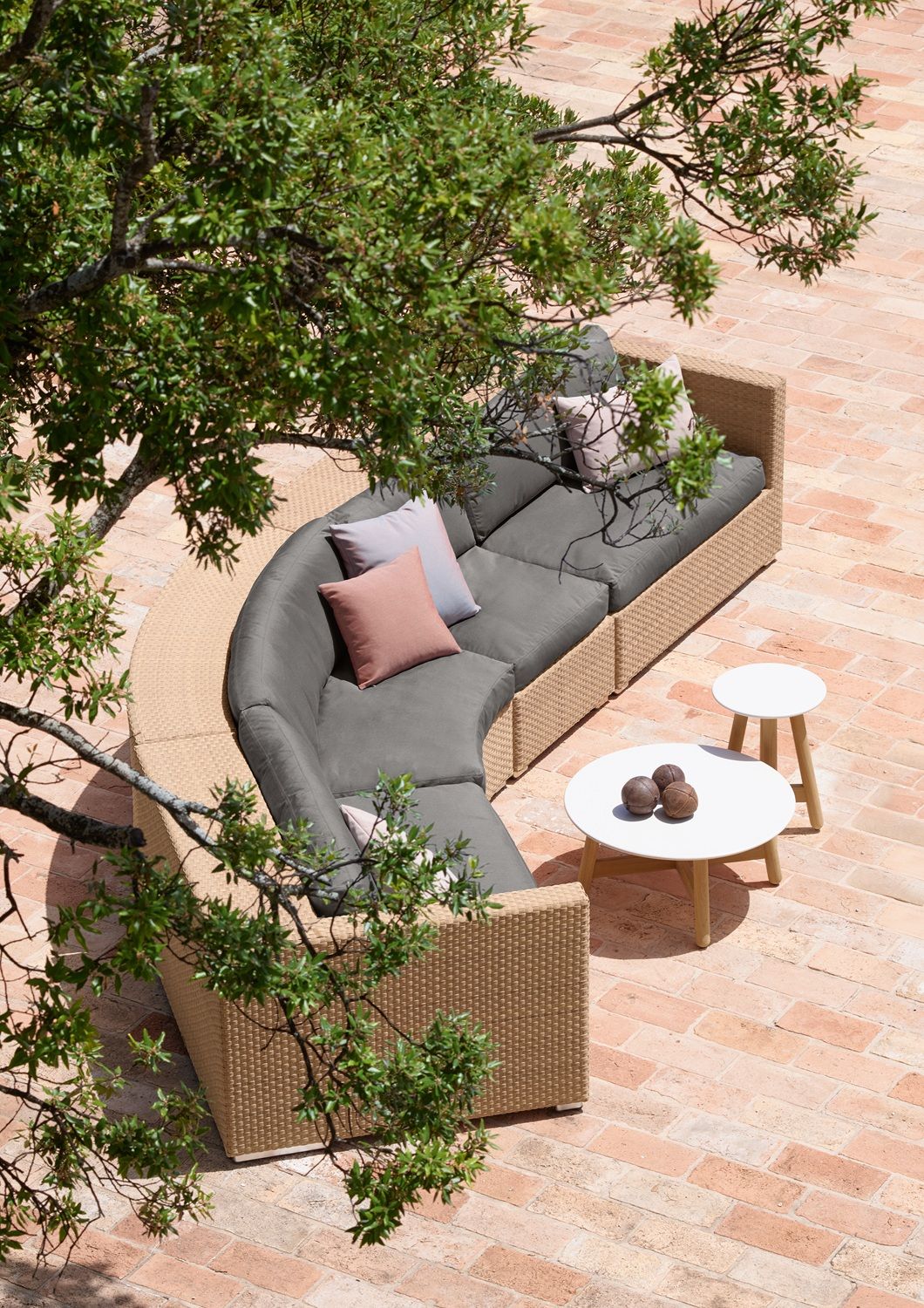 Mbrace Outdoor Side table Bijzettafel Dedon