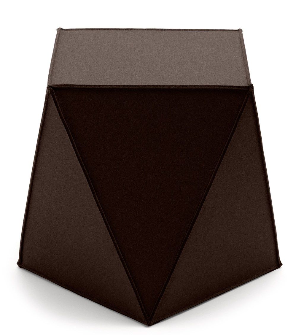 Brilli Sitzmöbel von HEY-SIGN, brauner Hocker aus Filz, geometrisches Design für modernes Wohnen.