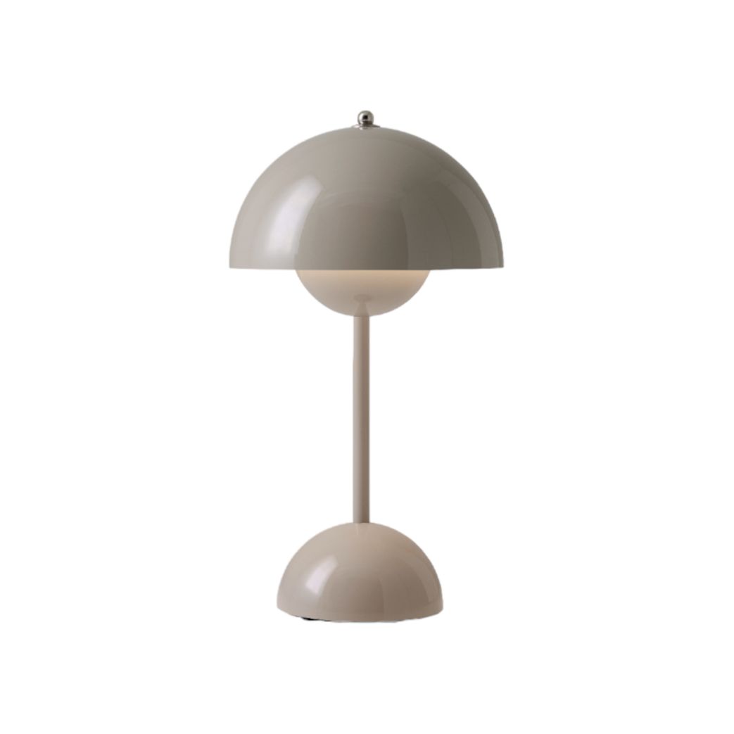 Flowerpot VP9 Tischleuchte in Grau Beige: Moderne, tragbare Akkuleuchte von AndTradition.
