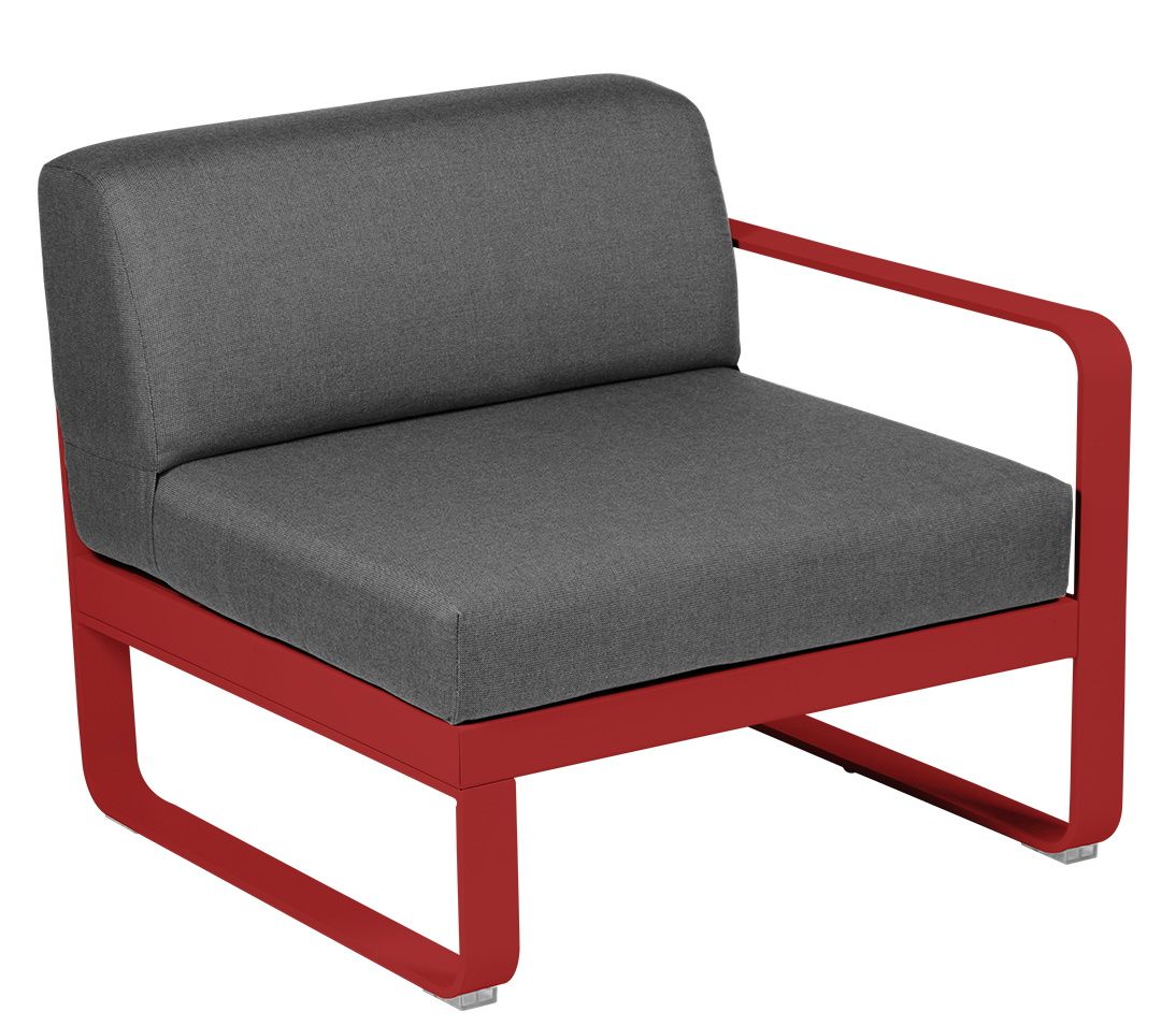 Bellevie Outdoor Sofa 1-Sitzer Modul rechts von Fermob in Rot mit grauen Kissen.