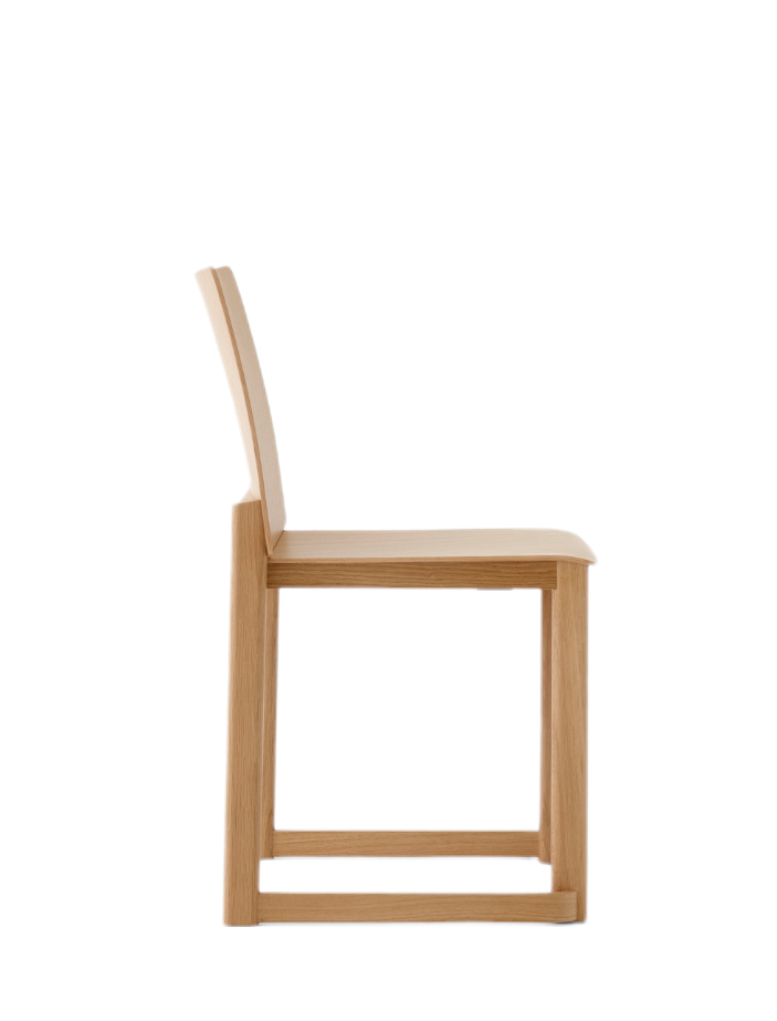 Allwood AV35 Side Chair von AndTradition, Holzstuhl in Natur, Seitenansicht. Design Stuhl.