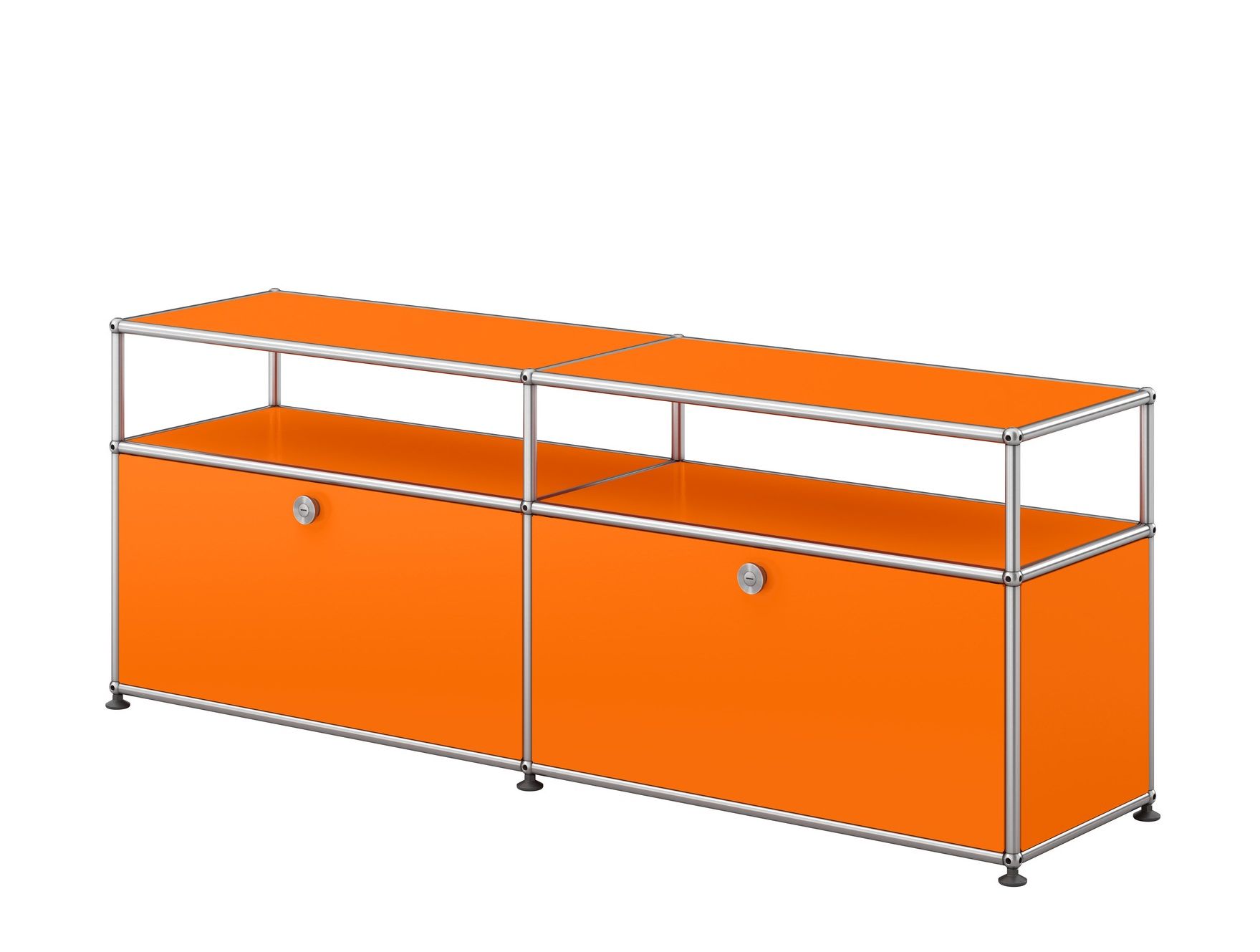 USM Haller Sideboard in Reinorange mit zwei Fächern und Chromgestell für TV und Hi-Fi.