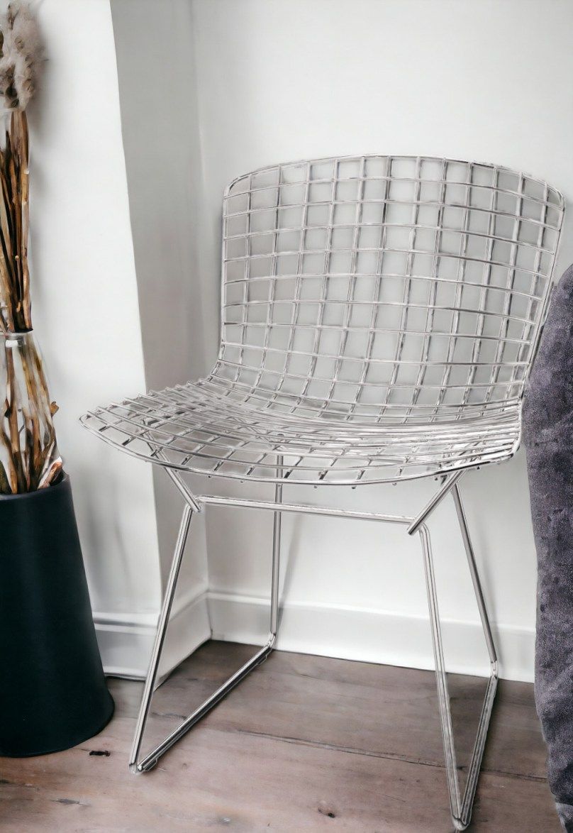 Bertoia Stuhl: Drahtstuhl ohne Polsterung von Knoll International, Designklassiker für modernes Wohnen.