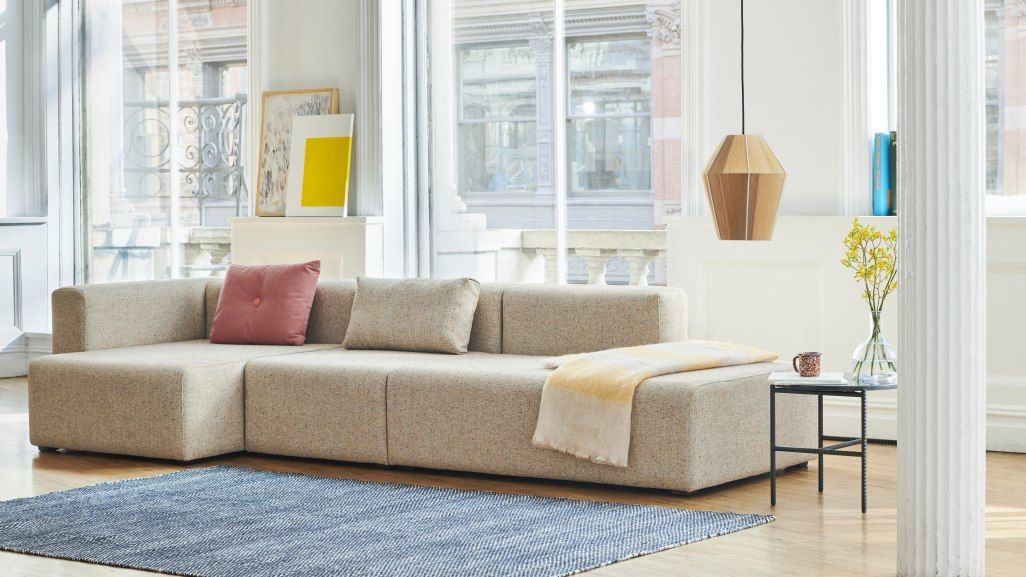 Beiges Mags Sofa 3-Sitzer mit Armlehne rechts im Wohnzimmer, Stoff Hallingdal.