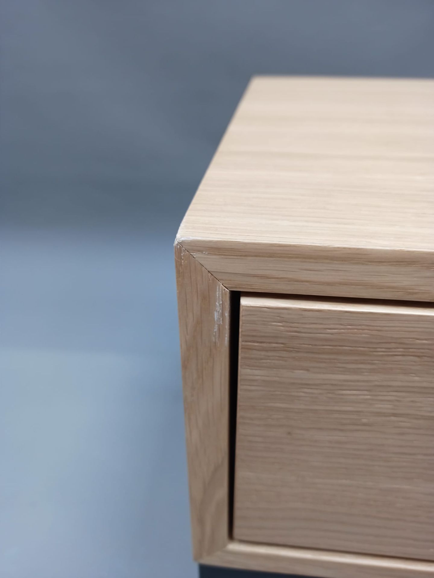 Dina bijzettafel NATUUR EIK Jan Kurtz EXEMPLAAR MET GEBREKEN 