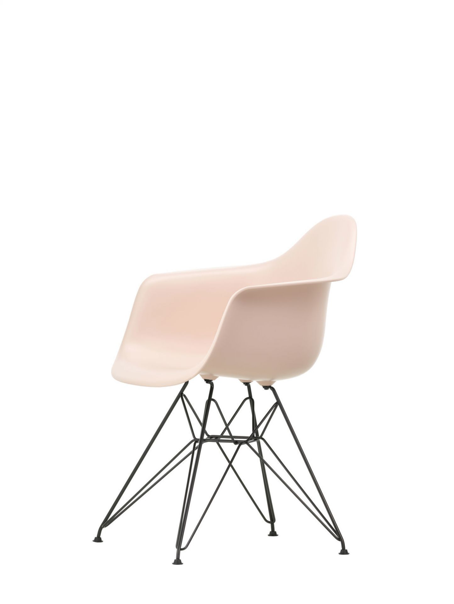 Nahaufnahme des Eames Plastic Arm Chair DAR Stuhl Vitra in Forest mit schwarzem Gestell.