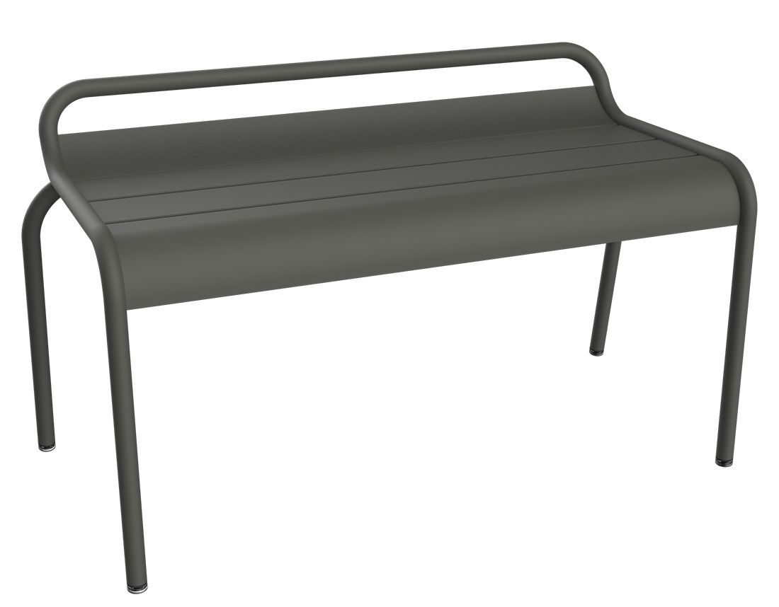 Graue Fermob Luxembourg Bank für den Außenbereich, kompaktes Design, ideal für Garten und Terrasse.