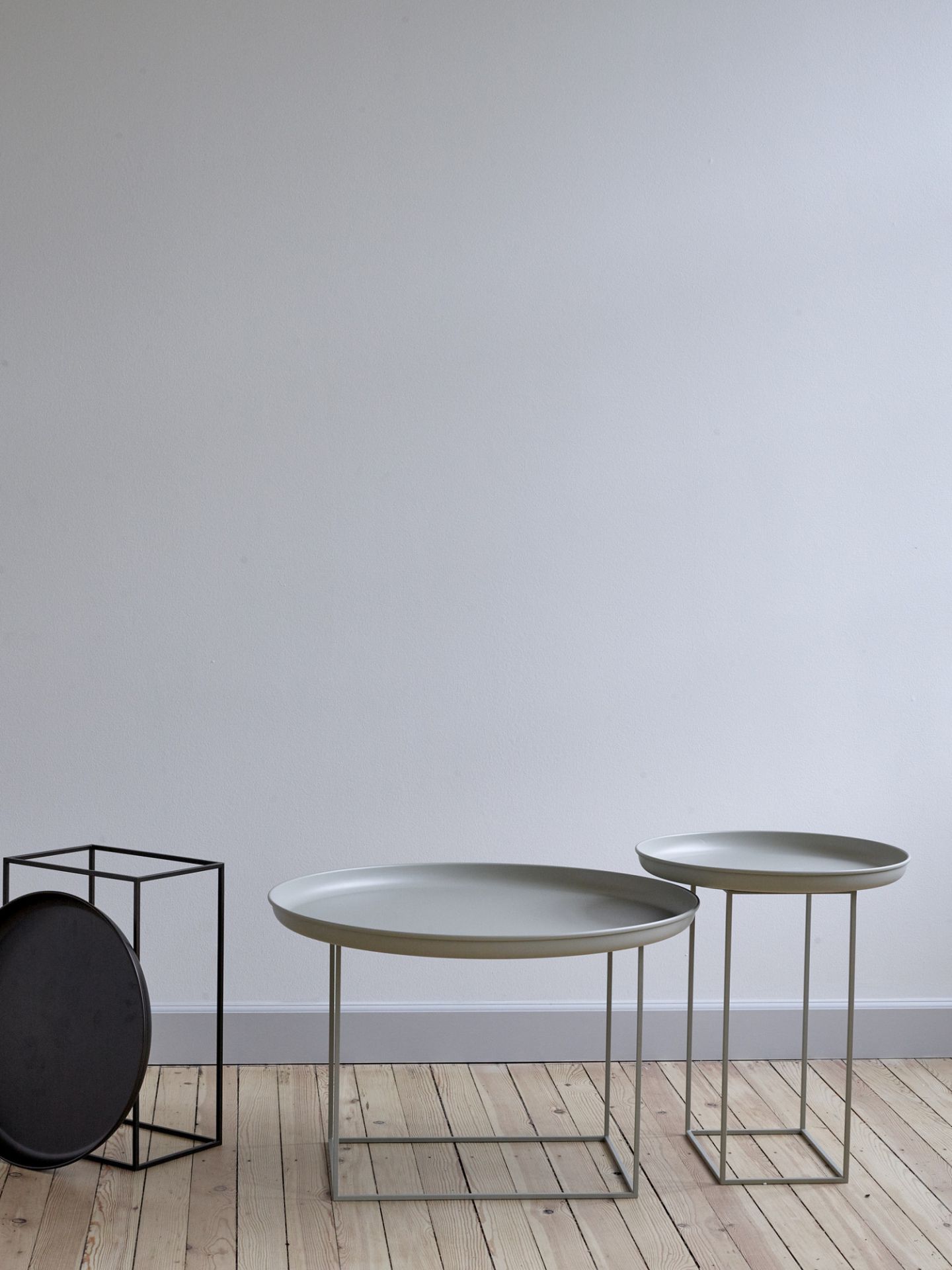 Duke Coffee Table Large Couchtisch Norr11 Earth black, runder Couchtisch, modernes Design.