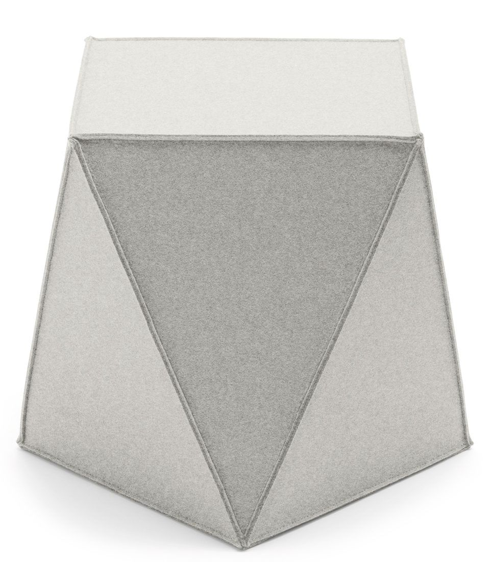 Brilli Sitzmöbel von HEY-SIGN by BWF Group, grauer Filzhocker in geometrischem Design, Ansicht von oben.