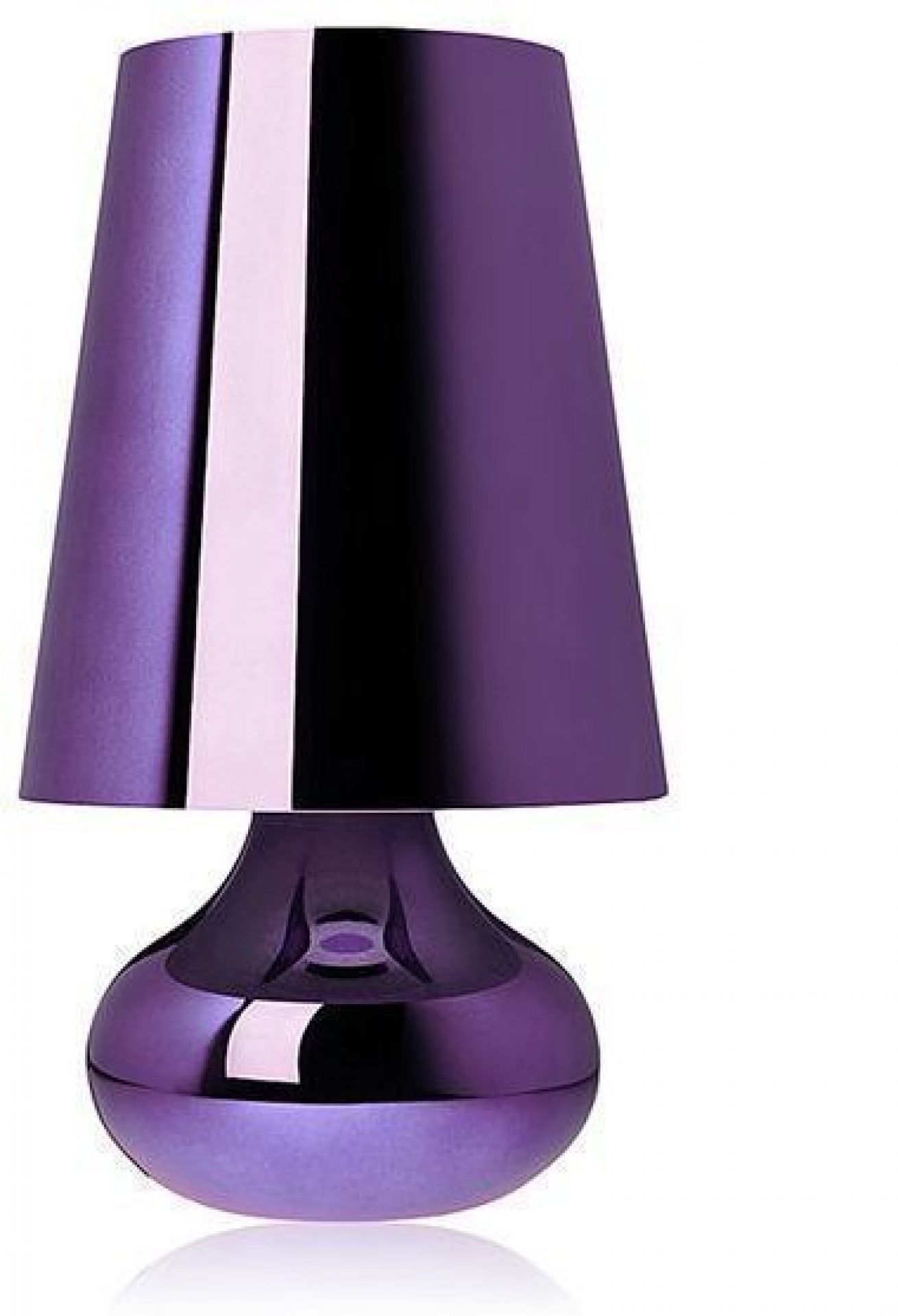 Cindy Tischleuchte von Kartell in Lila, moderne Nachttischlampe mit kegelförmigem Schirm und glänzender Oberfläche.