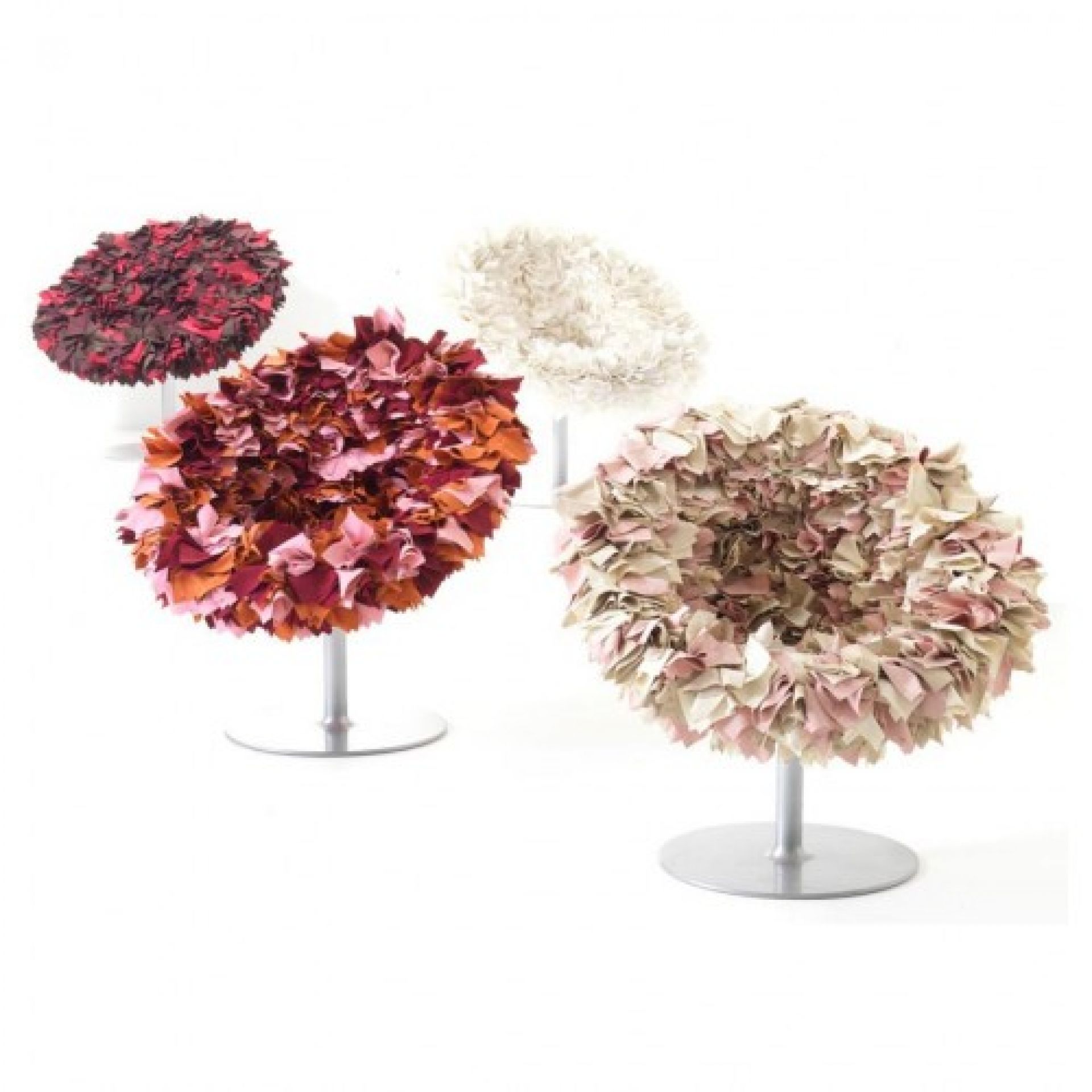 Vier farbenfrohe Bouquet Sessel von Moroso, moderne Designermöbel mit Stoffblüten auf silbernem Fuß.