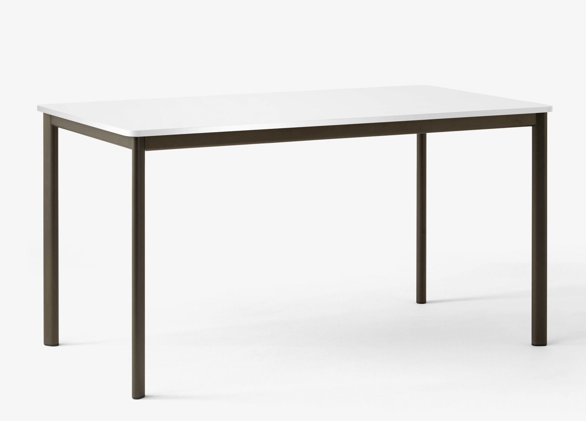 AndTradition Drip Table HW58 mit weißer Tischplatte und braunem Metallgestell vor neutralem Hintergrund.