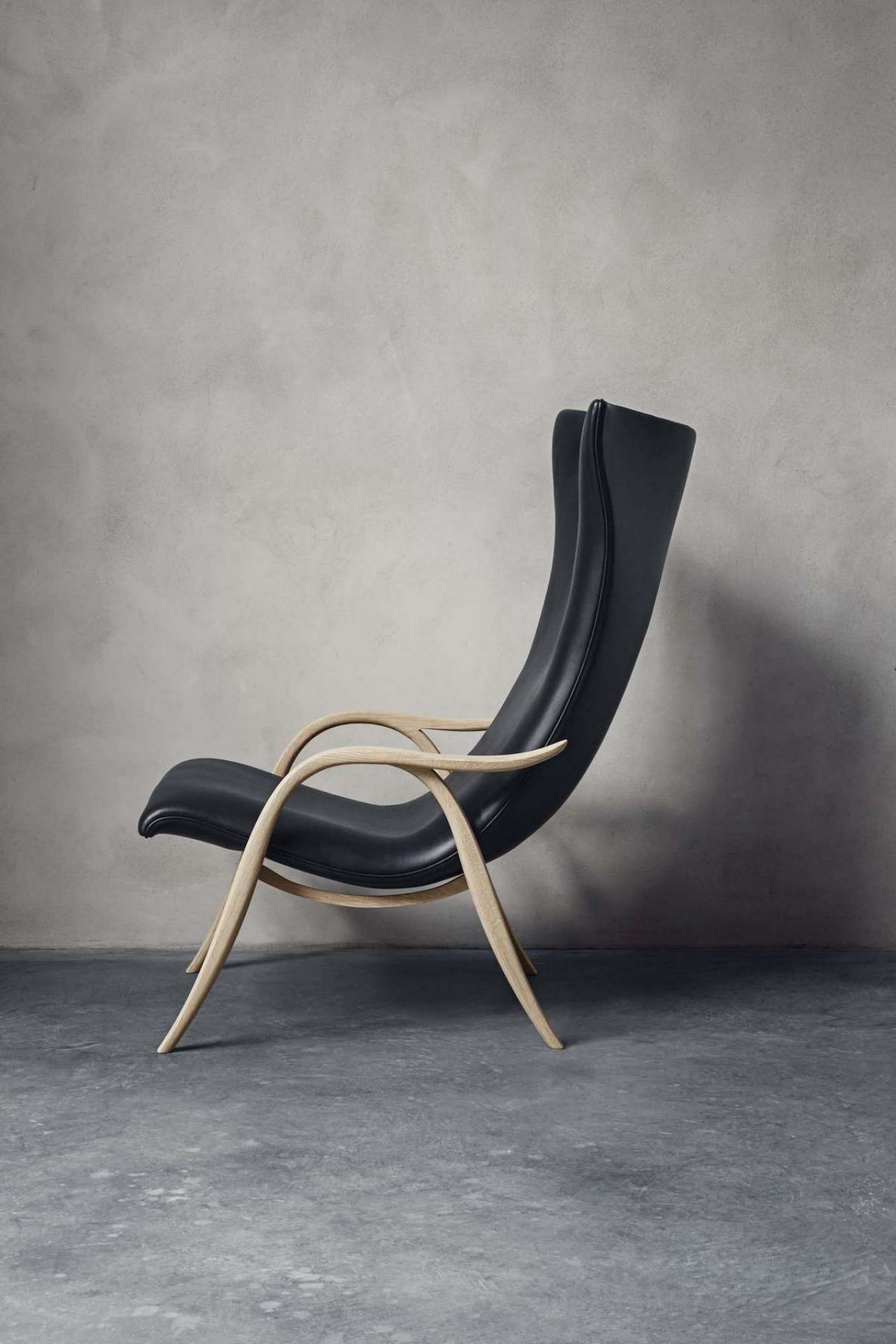 FH429 Signature Chair Sessel von Carl Hansen & Søn mit schwarzem Leder und Holzgestell.