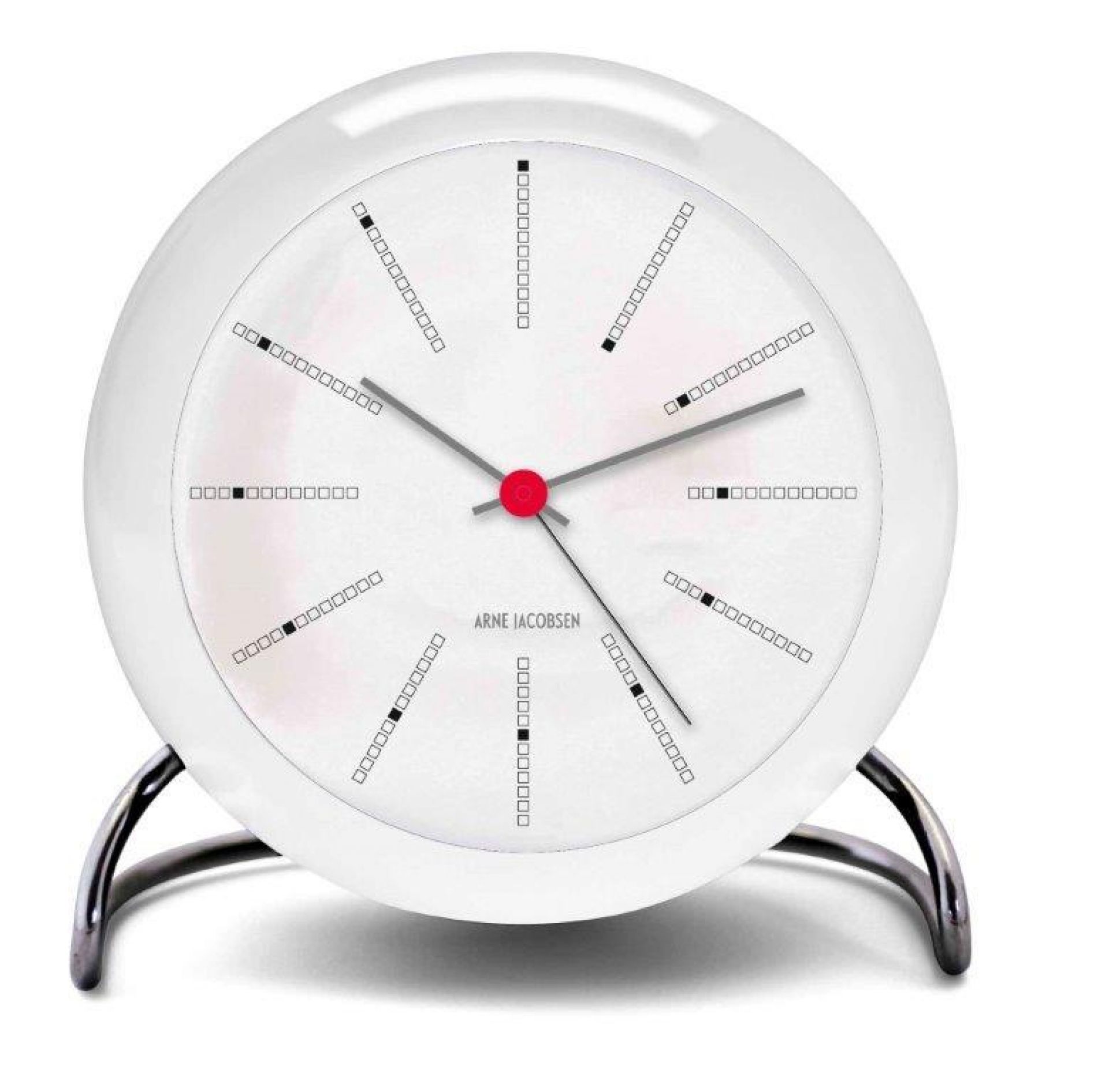 Weiße Bankers Tischuhr von Rosendahl Timepieces mit minimalistischem Zifferblatt und silbernem Metallfuß. Design Tischuhr für Wohnzimmer und Büro.