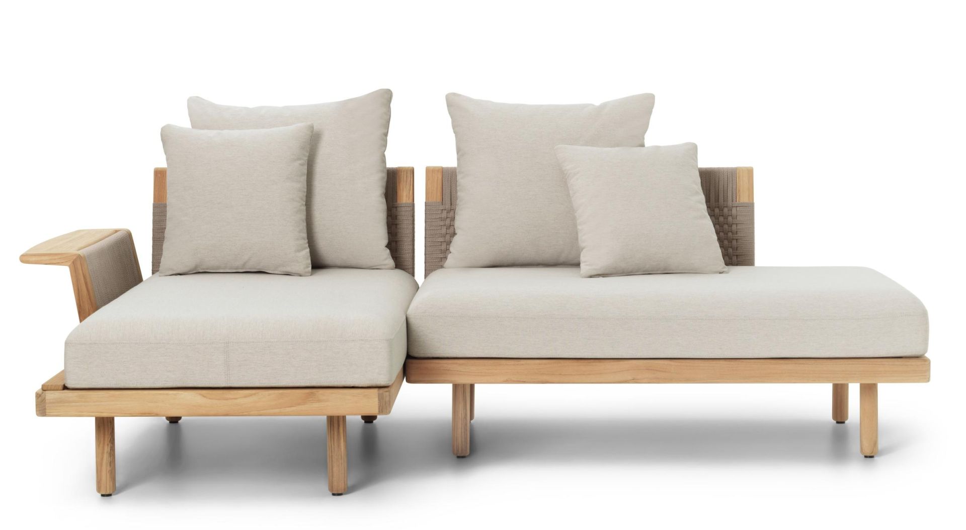 E530 Embrace Sofa Modul von Carl Hansen & Søn für den Außenbereich mit hellen Kissen.