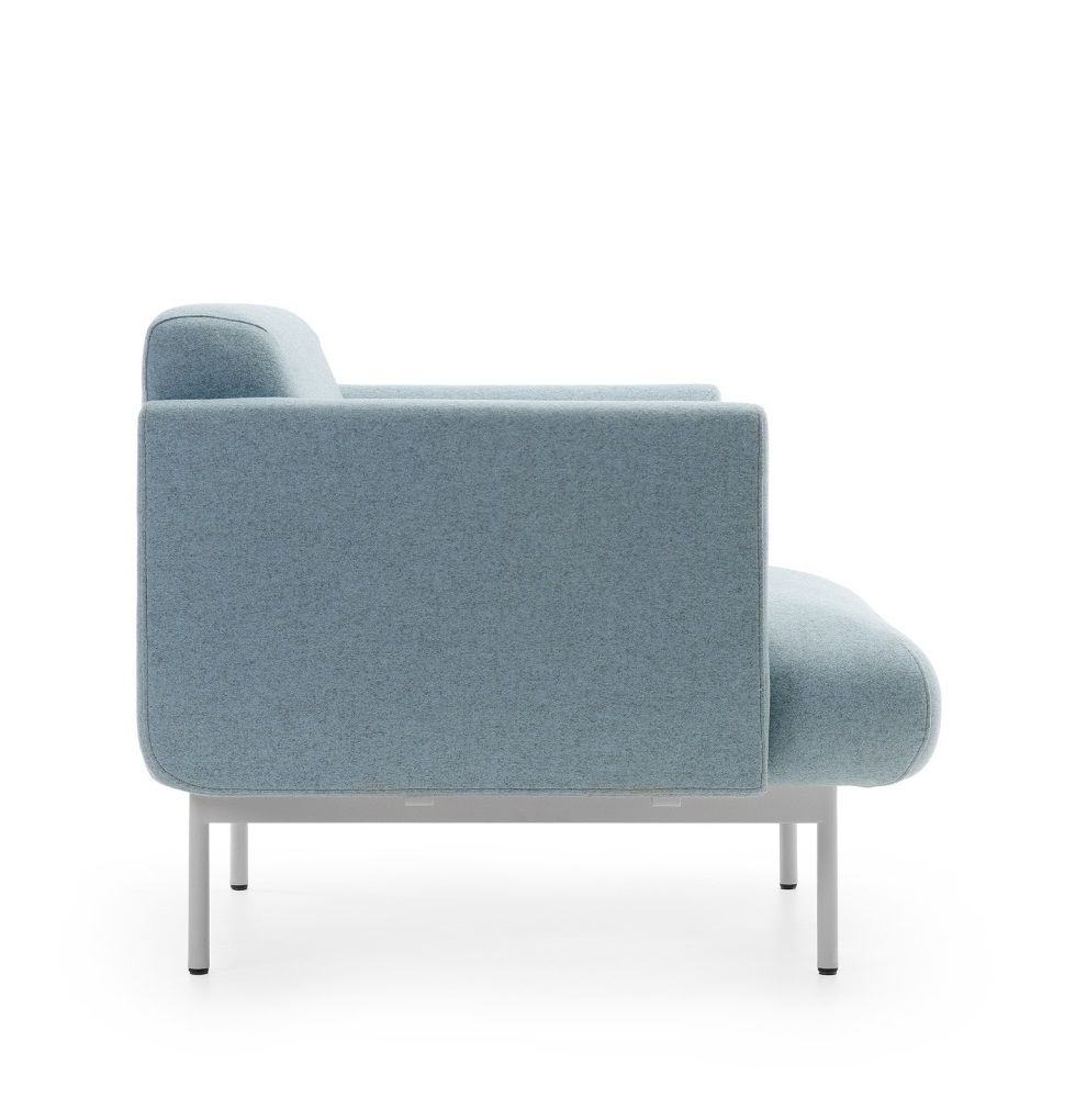 fora FR 421 Sessel Bejot, hellblau, Seitenansicht, moderner Loungesessel mit Metallgestell für Büro und Wohnzimmer.