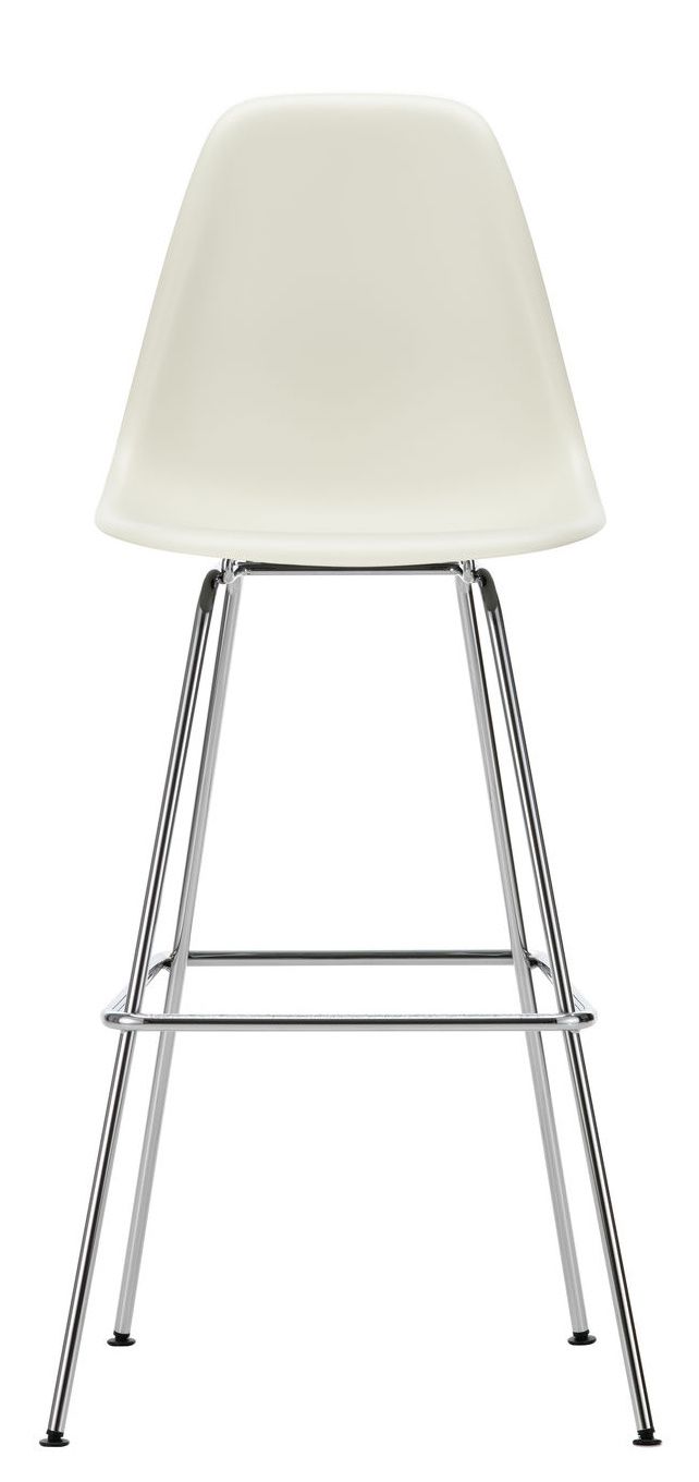 Vorderansicht des weißen Eames Plastic Bar Stool Barhocker High von Vitra mit verchromtem Gestell.