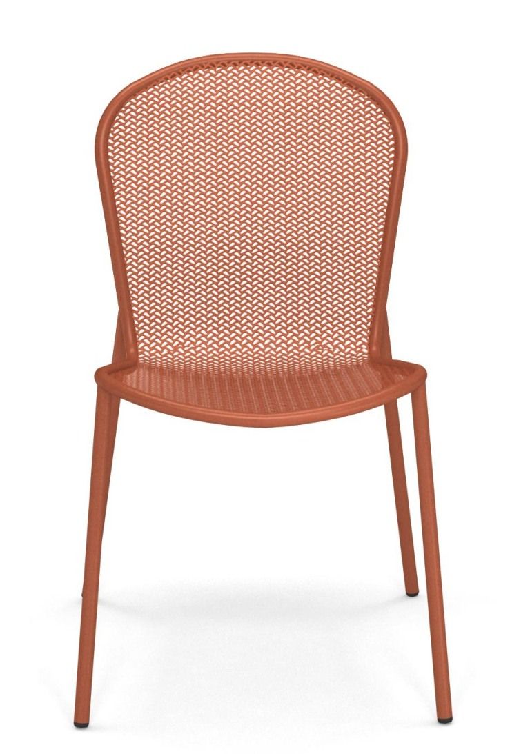 Ronda X Stuhl von Emu für den Außenbereich, terrakottafarbener Metallstuhl mit filigranem, durchbrochenem Design.