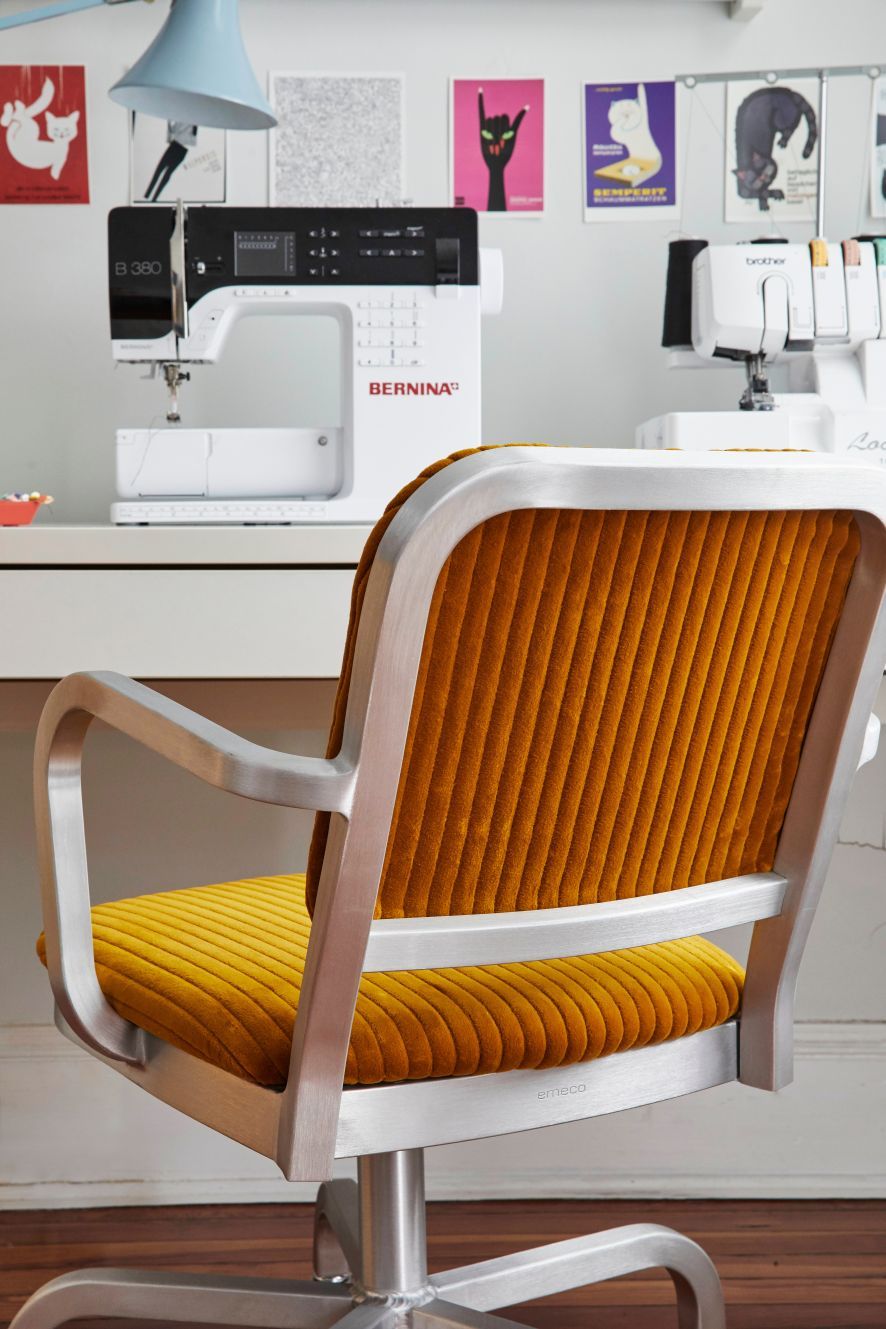 Navy Officer-draaistoel met Kvadrat Reflect 184-bekleding van Emeco