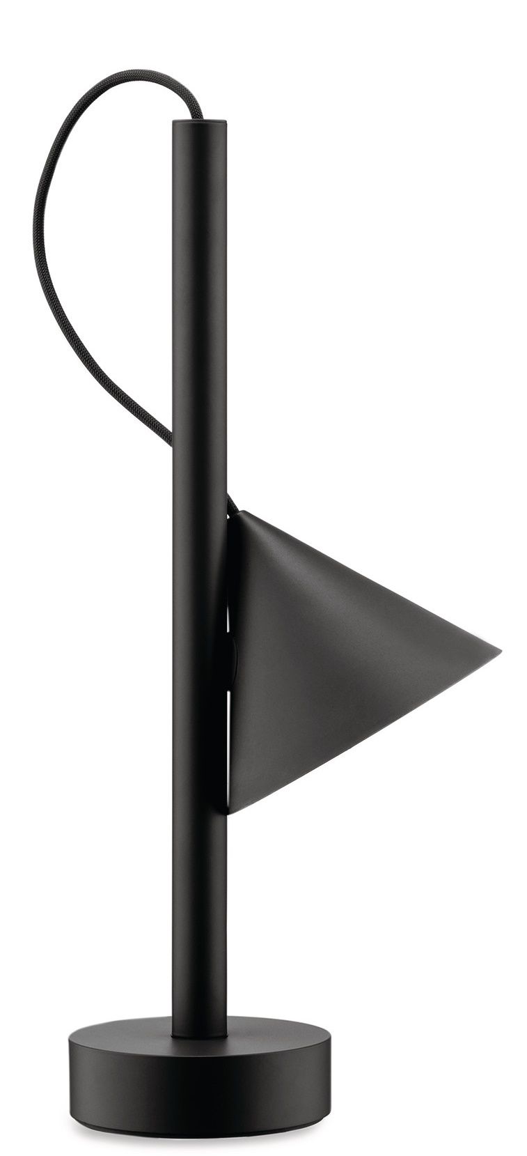 Schwarze Tsumiki Akku Leuchte von Alessi: Moderne, tragbare Tischleuchte mit dreieckigem Lampenschirm und Textilkabel.