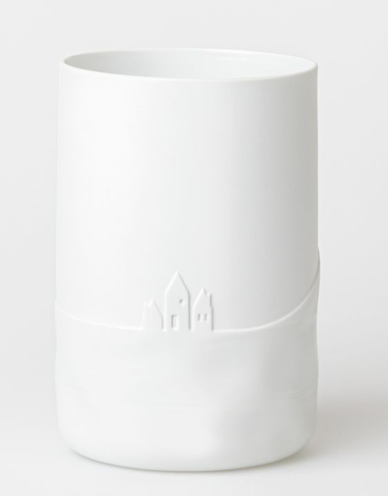Weiße Schneetag Vase mit Häusern als Relief, moderne Blumenvase aus Porzellan für Wohnzimmer und Tischdeko.