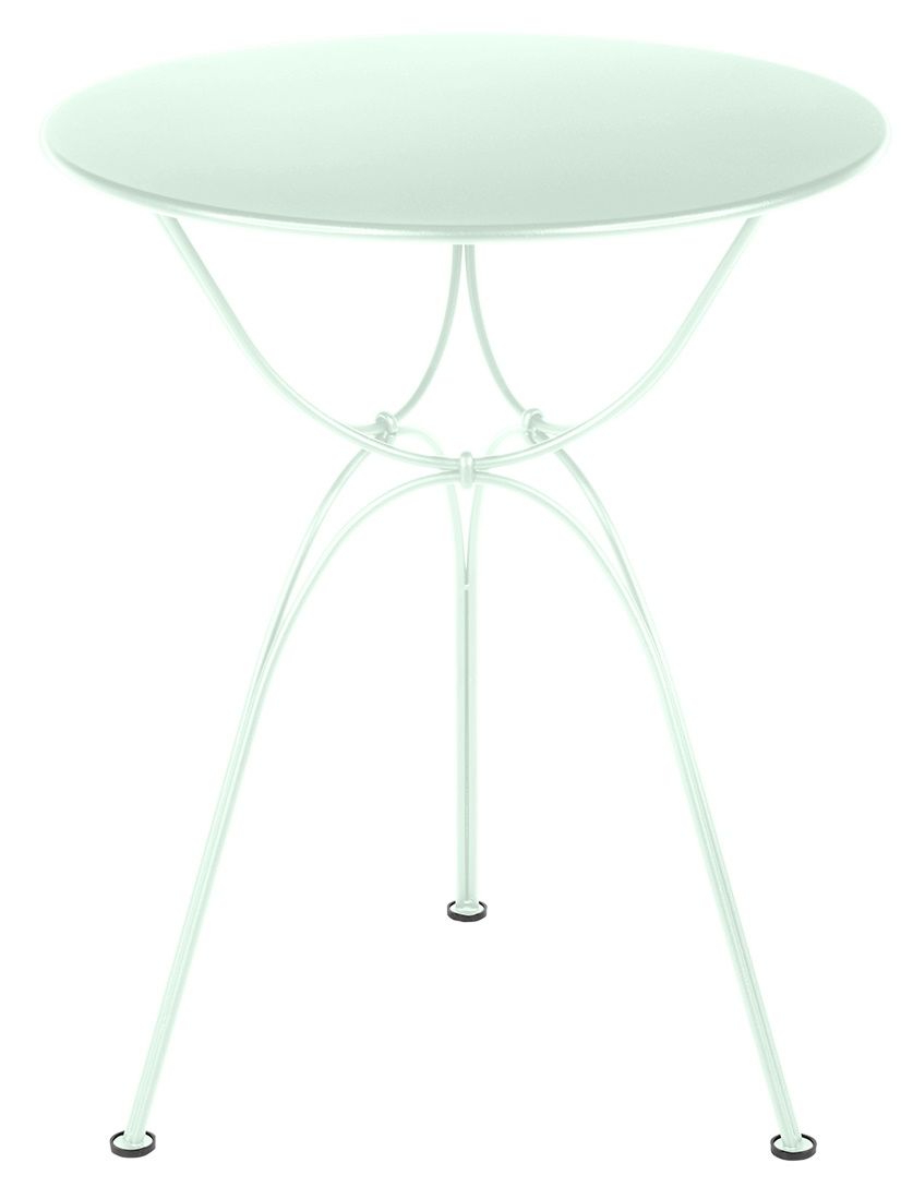 Airloop Tisch von Fermob, Ø 60 cm, mintfarbener Outdoor-Tisch mit filigranem Stahlgestell für Garten und Terrasse.