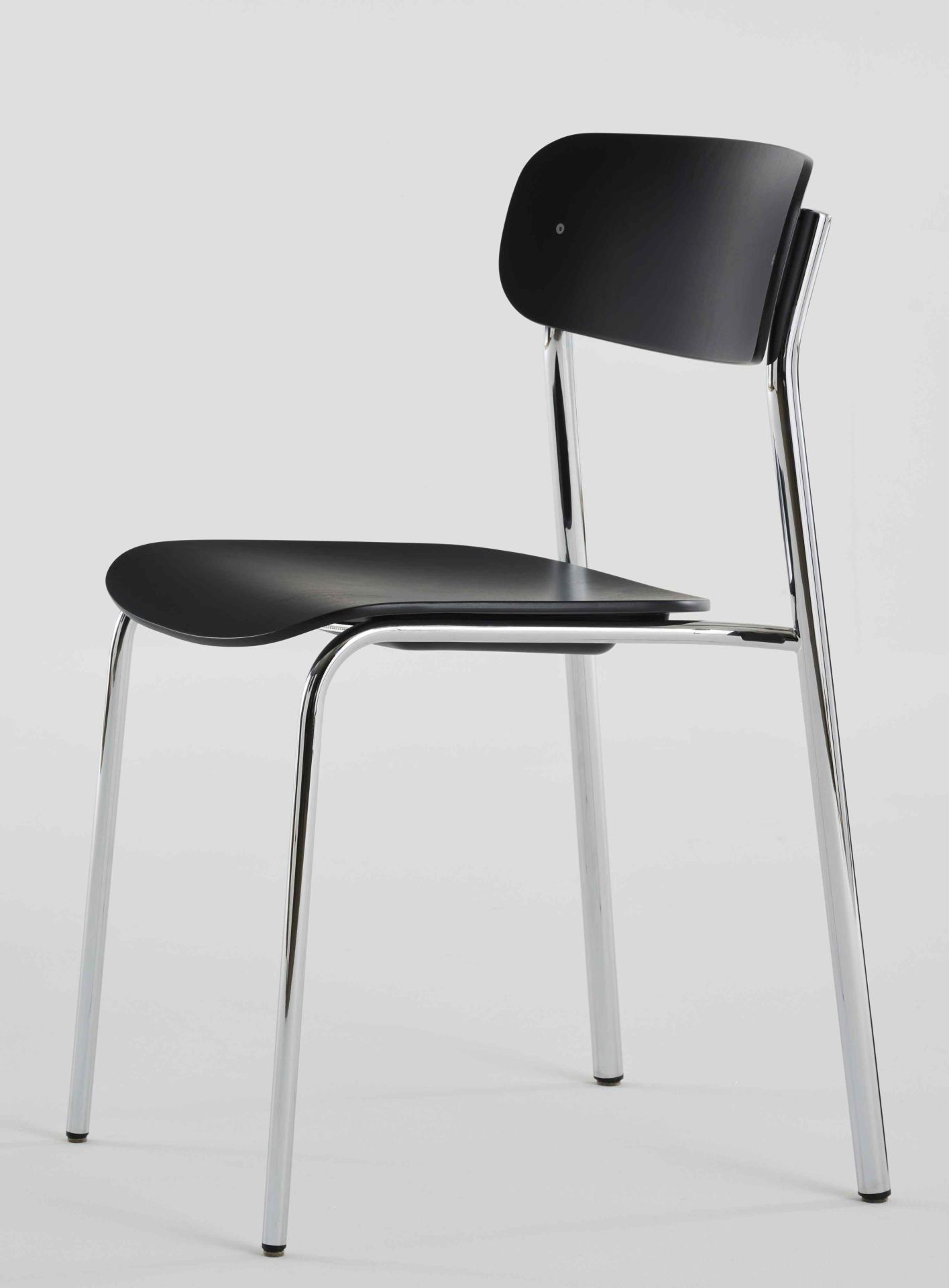 Thonet S 243 Stahlrohrstuhl, olivgrün, Einzelstück: Klassischer Designstuhl mit Stahlrohrgestell und minimalistischer Formgebung für Esszimmer.