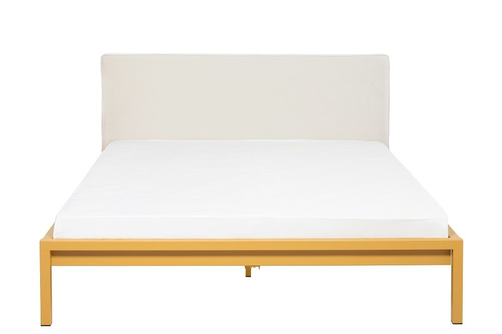 Pure Bett mit sandgoldenem Stahlrahmen und weißem Polsterkopfteil von Hans Hansen.
