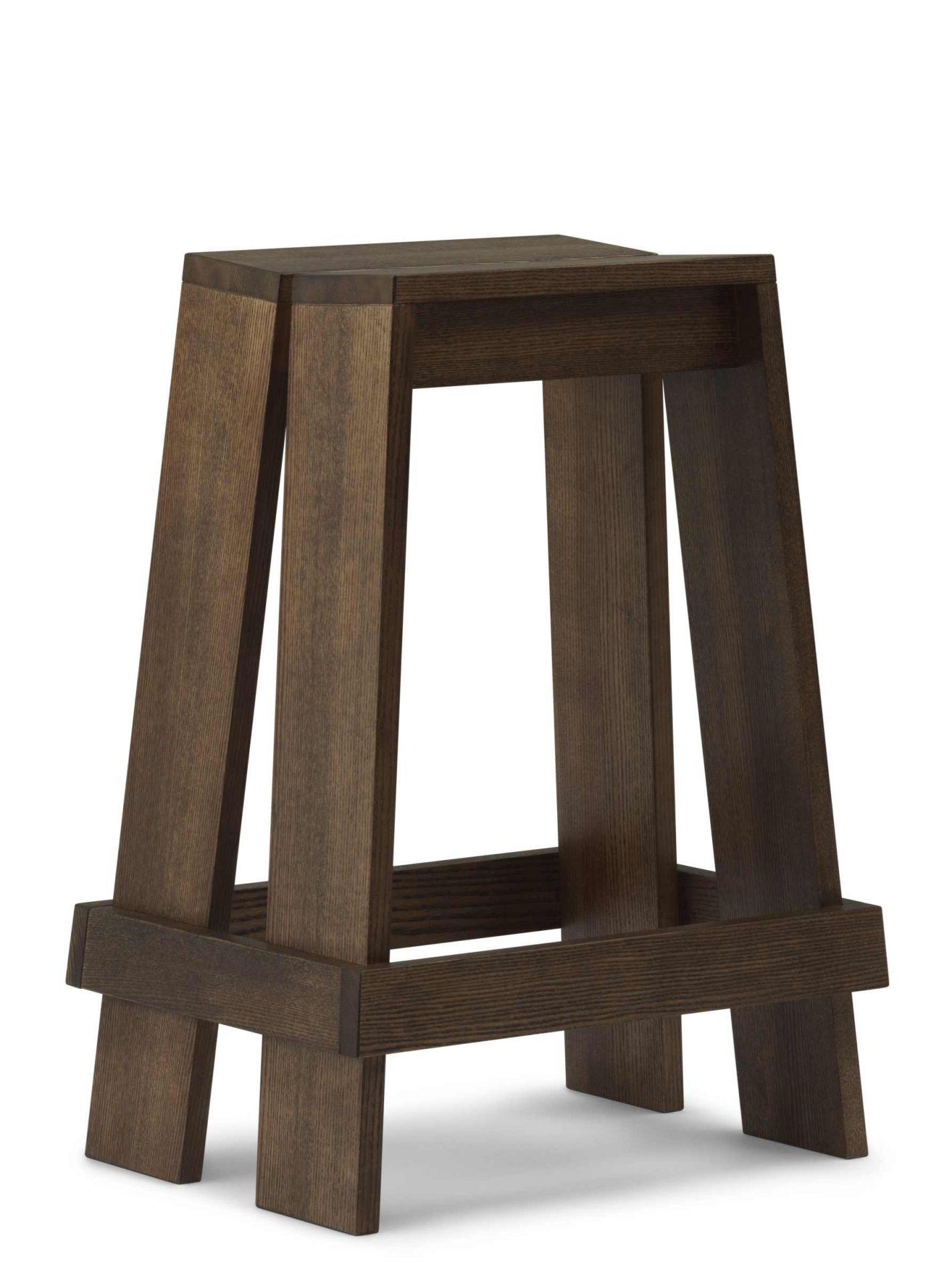 Normann Copenhagen Let Barhocker H 65 cm aus dunklem Holz, minimalistisches Design für Bar und Küche.