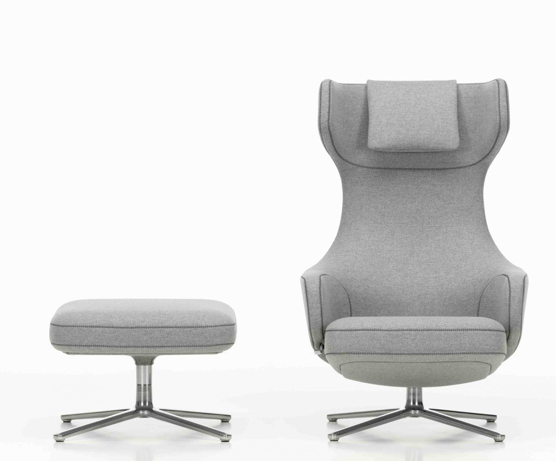 Grand Repos Sessel mit Ottoman von Vitra, Bezug Cosy Kieselstein, moderner Relaxsessel für Wohnzimmer.