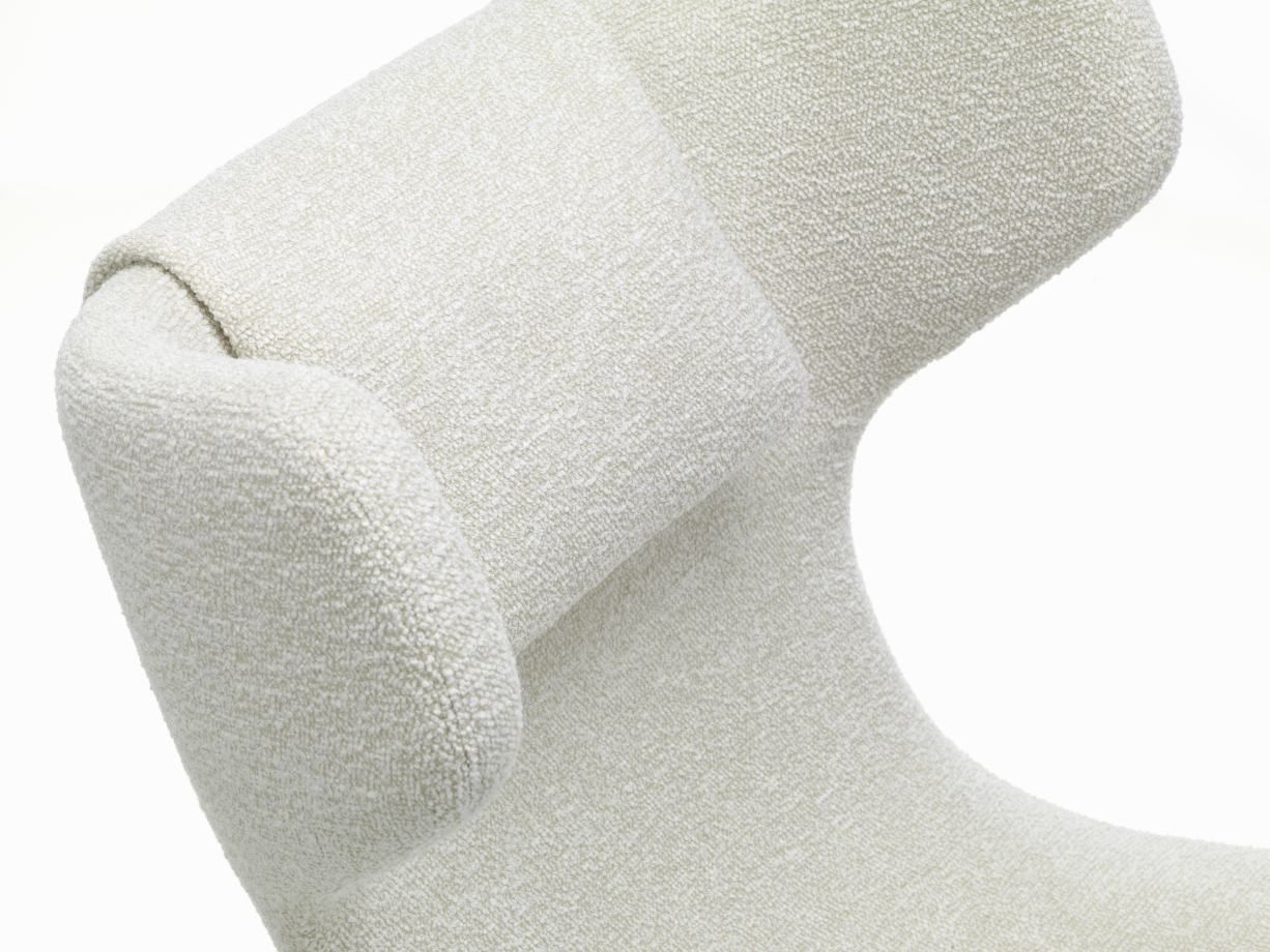 Detailaufnahme vom Grand Repos Sessel in Elfenbein/Perle mit Ottoman von Vitra, Poliert Nubia.
