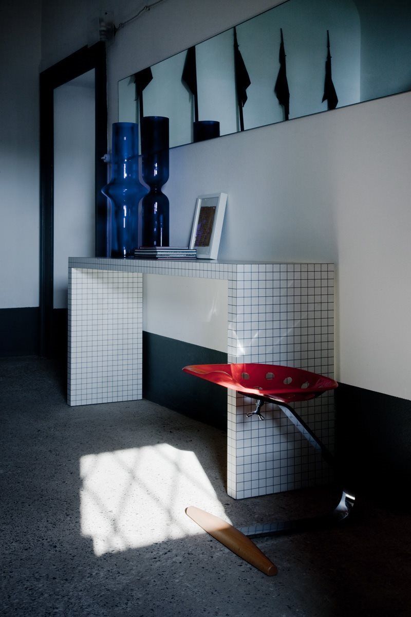 Quaderna wandtafel en bank van Zanotta