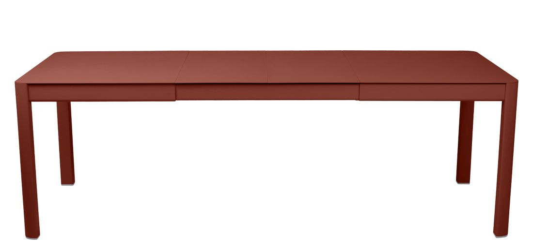 Ribambelle Tisch von Fermob, ein ausziehbarer Outdoor-Tisch aus Metall in roter Farbe.