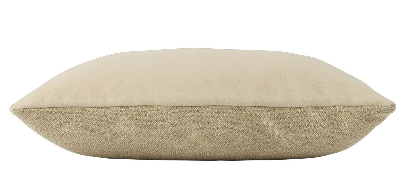 Nahaufnahme des Muuto Mingle Cushion Kissens in Beige, Textil-Kissen für Sofa oder Bett.